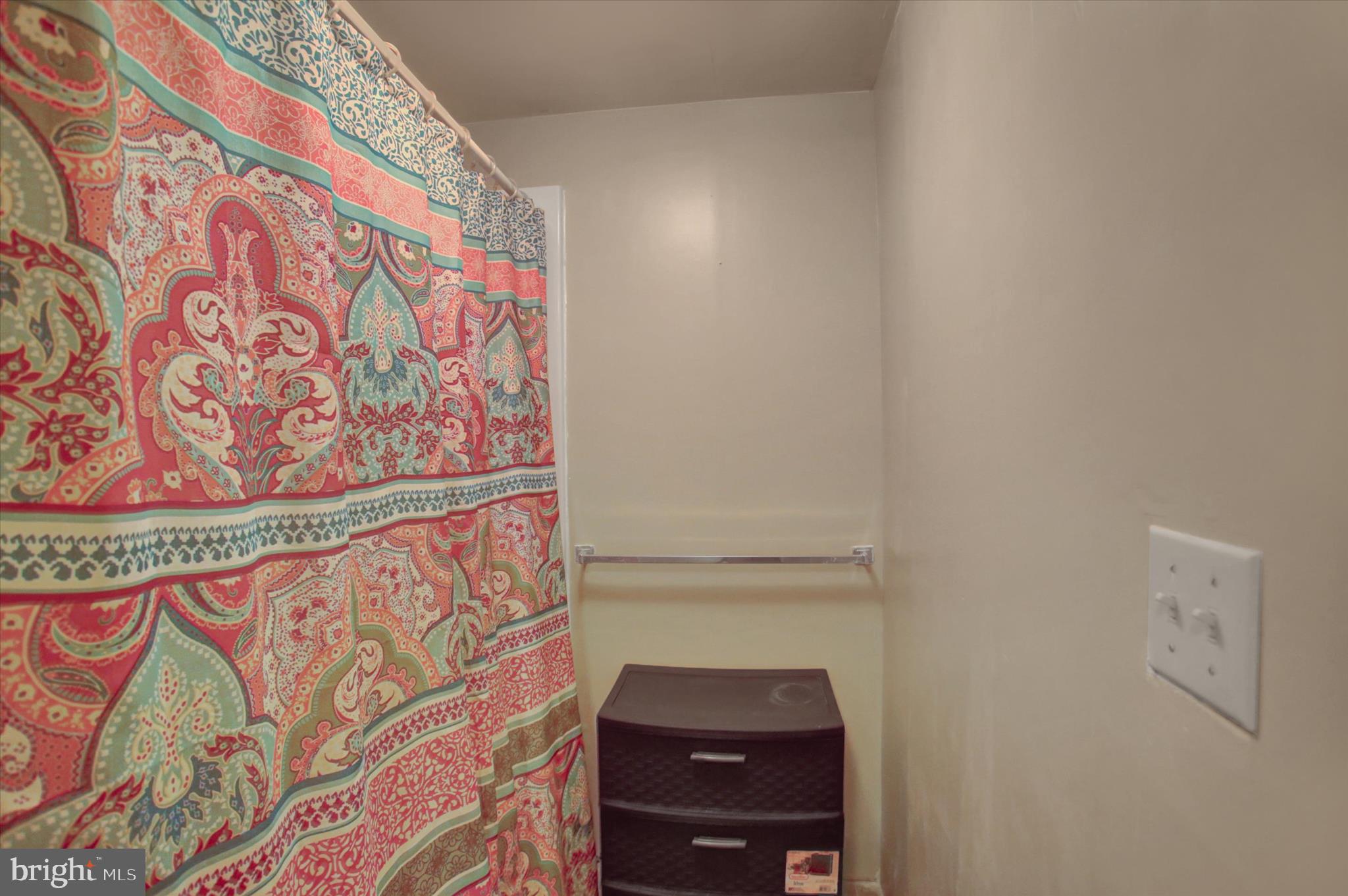 CALADONIA  ACRES - Residential