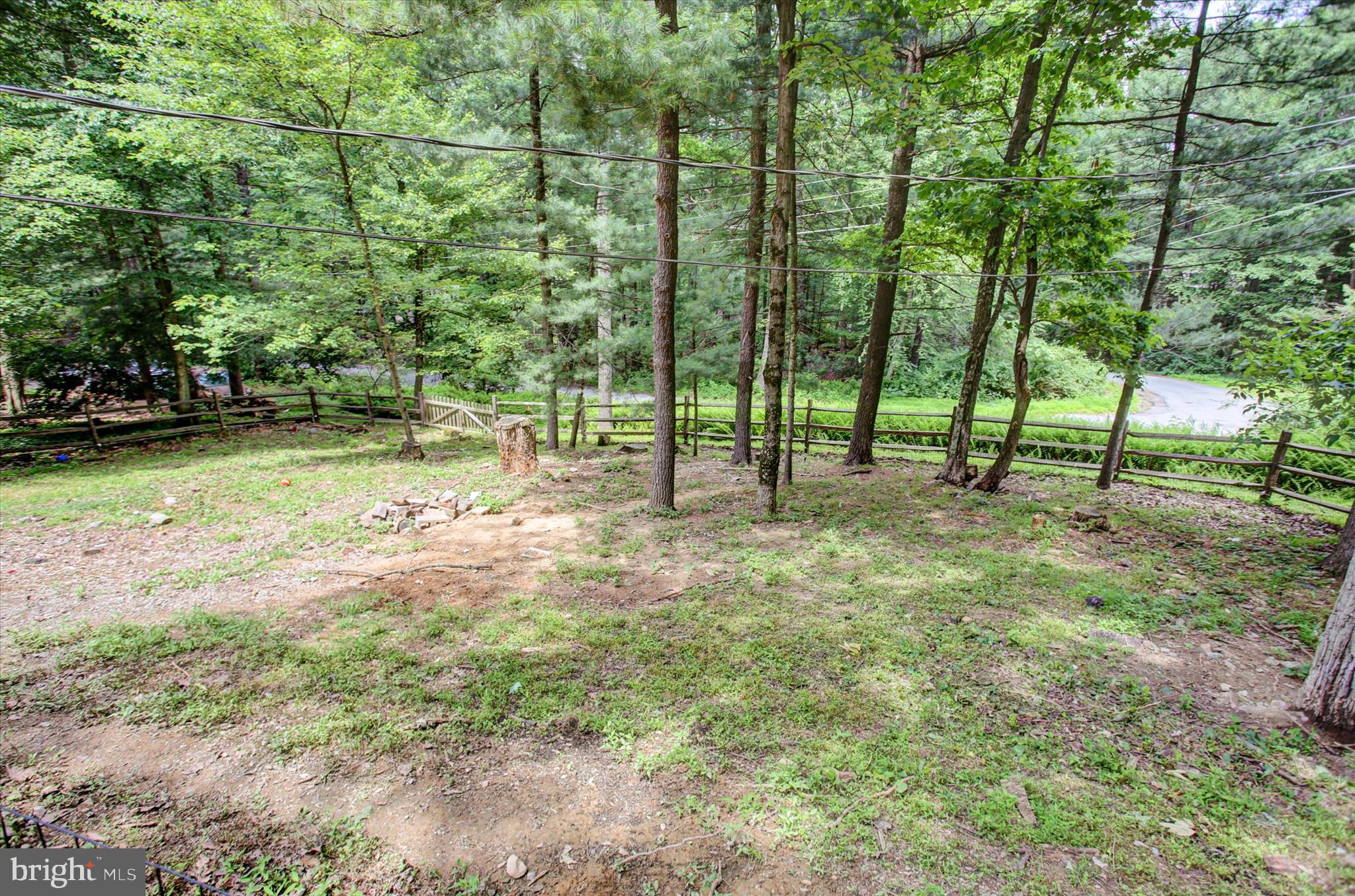 CALADONIA  ACRES - Residential