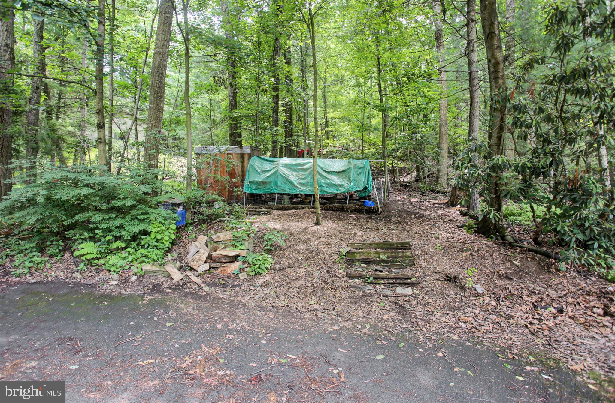 CALADONIA  ACRES - Residential