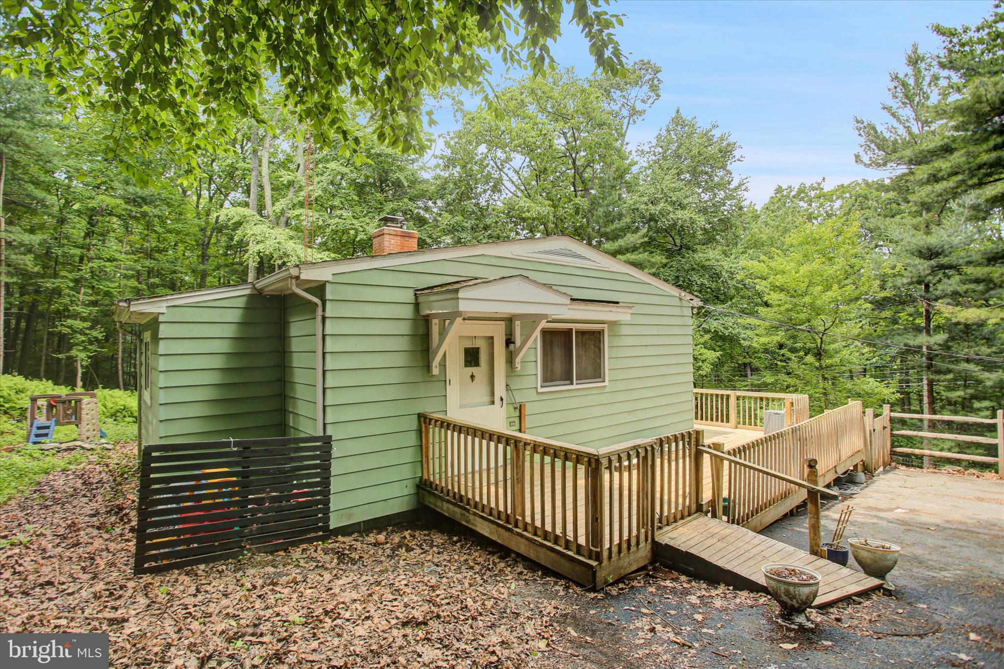 CALADONIA  ACRES - Residential