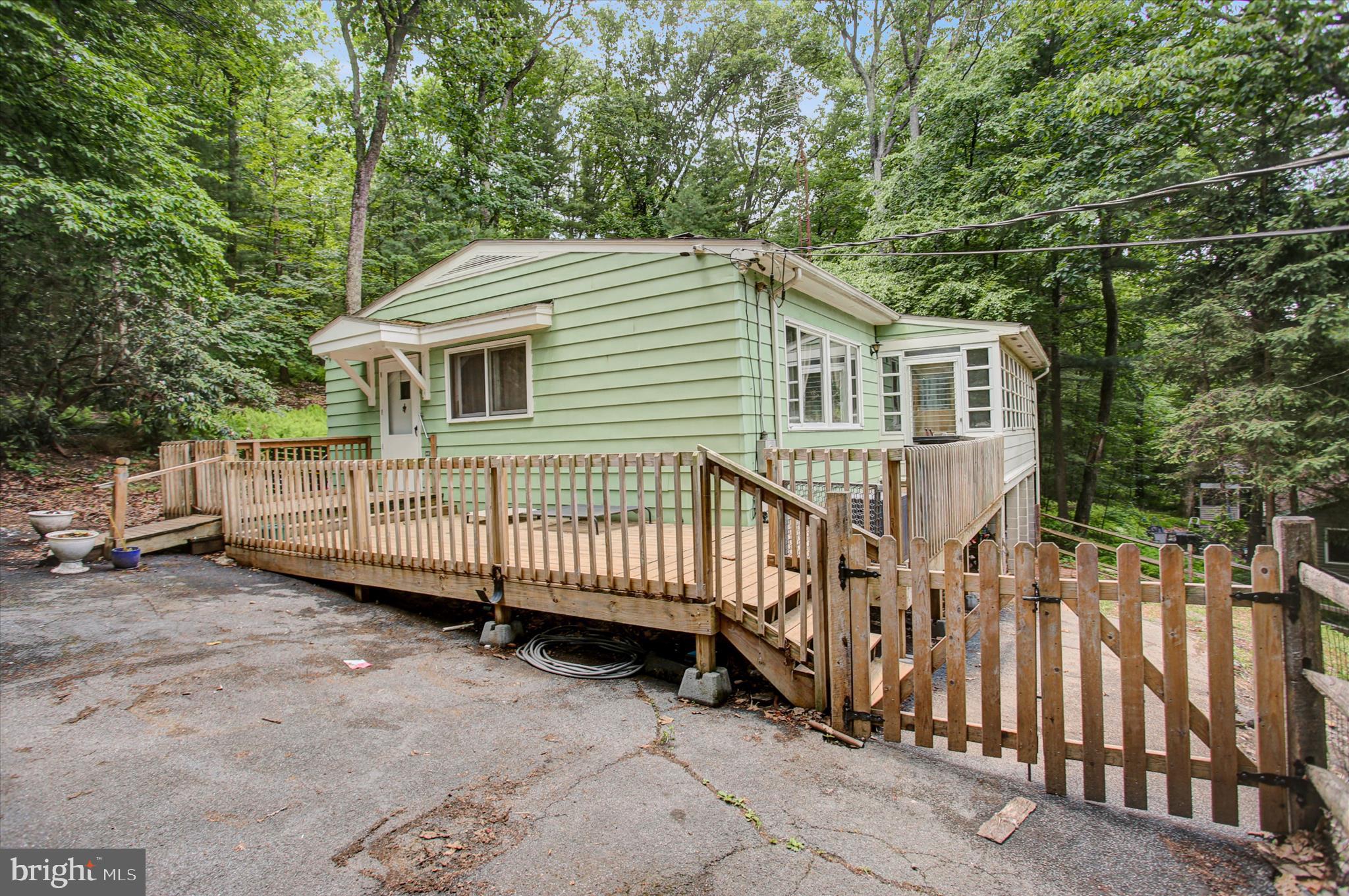CALADONIA  ACRES - Residential