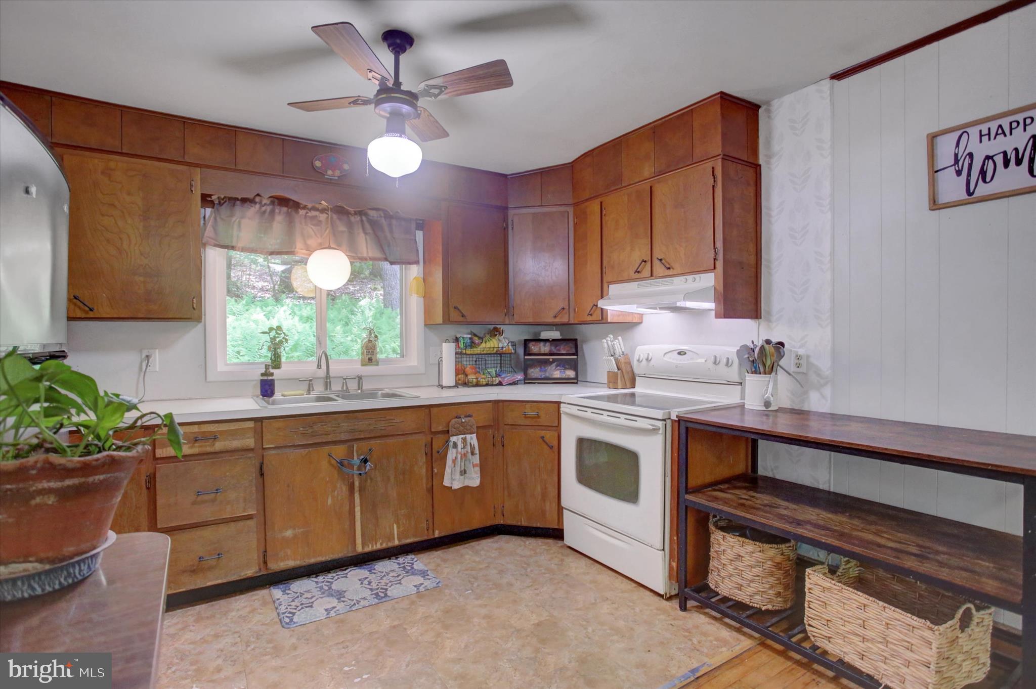 CALADONIA  ACRES - Residential