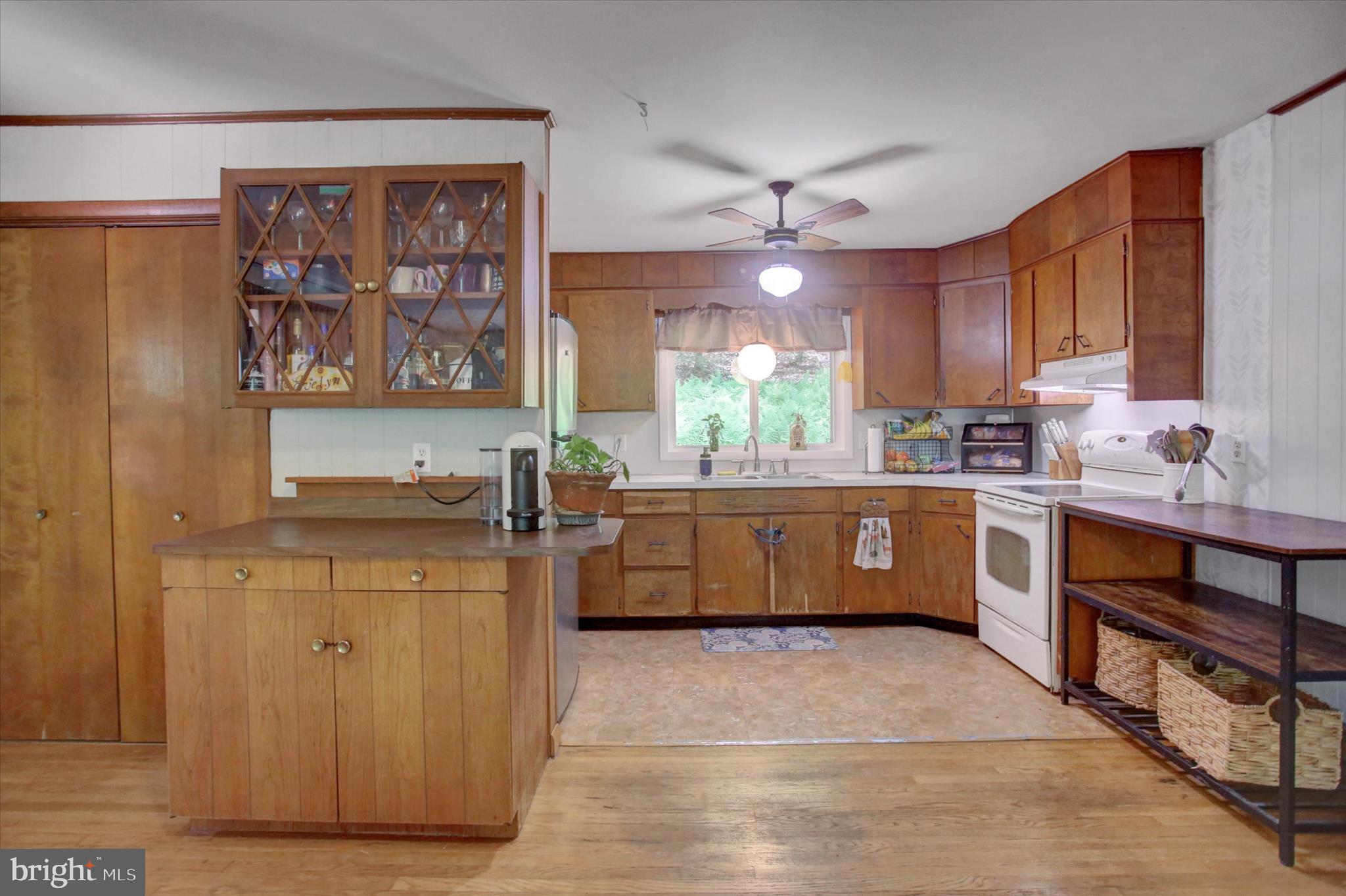 CALADONIA  ACRES - Residential