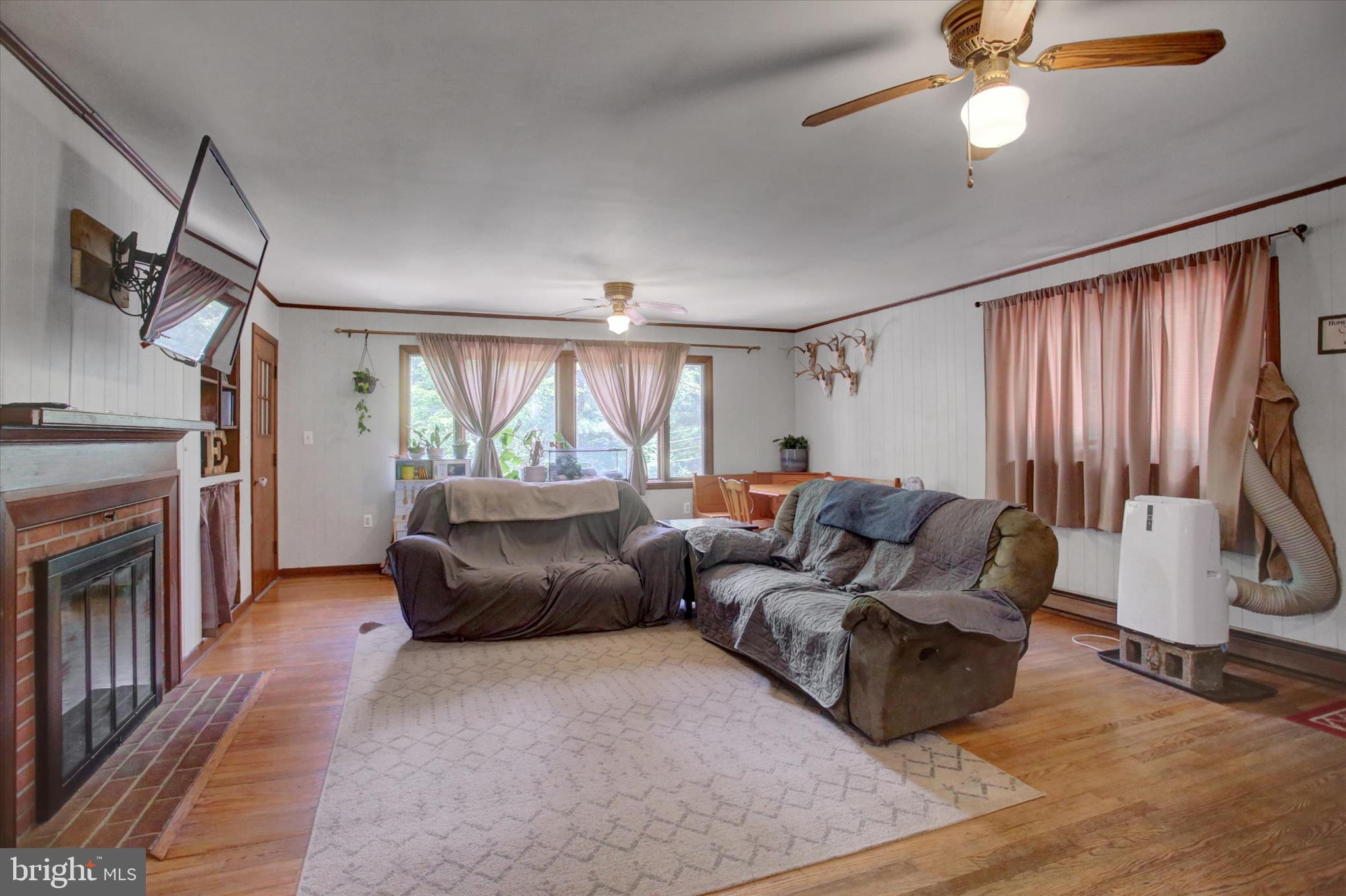 CALADONIA  ACRES - Residential