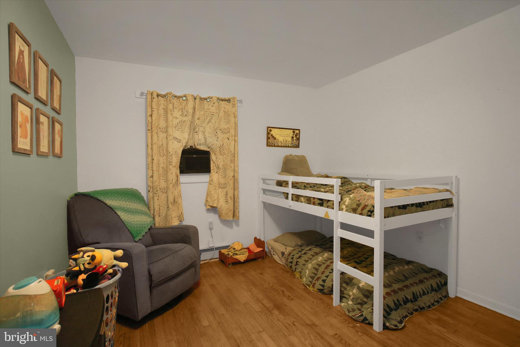 CALADONIA  ACRES - Residential