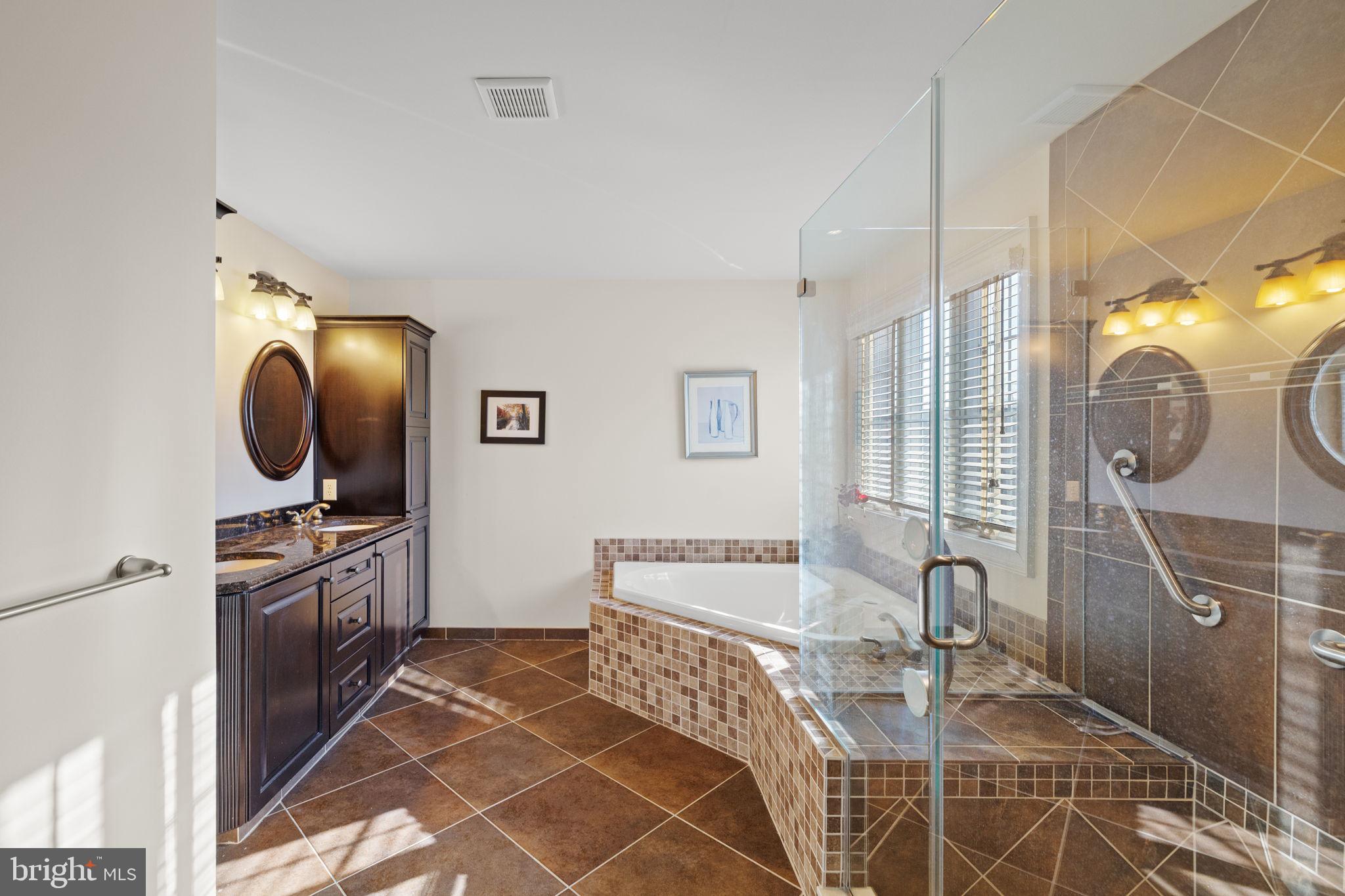 DELANCEY COURT - Residential