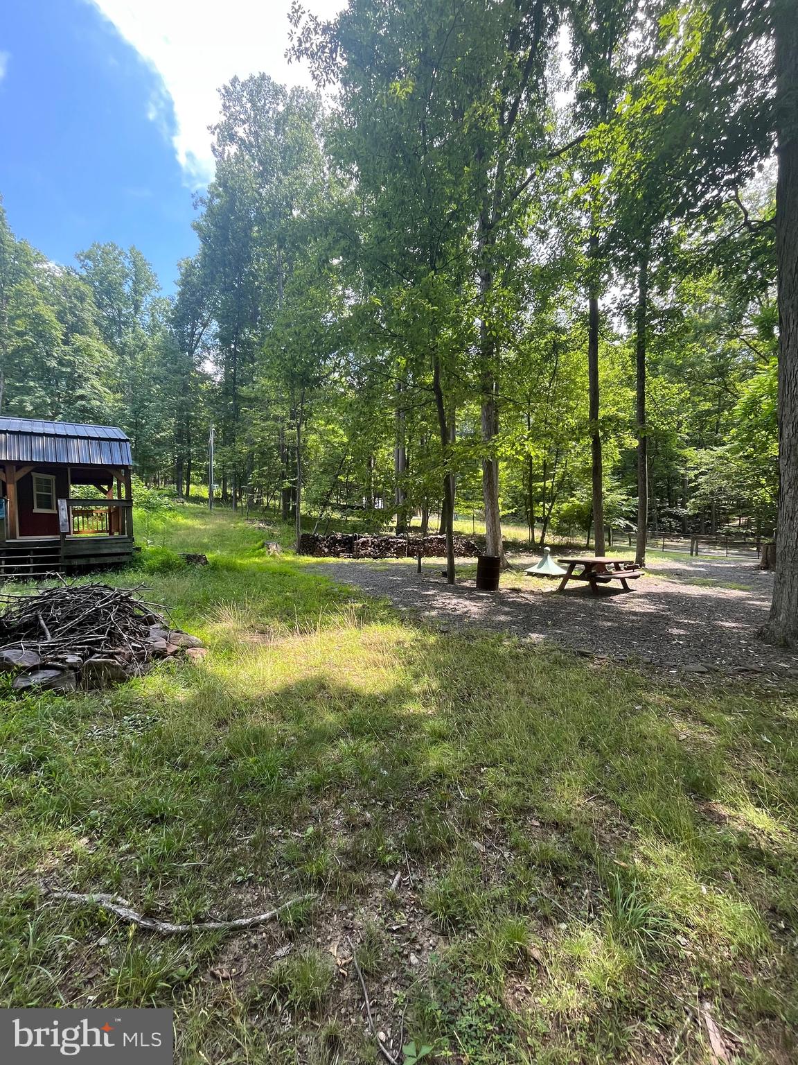 ROUSE MOUNTAIN - Land