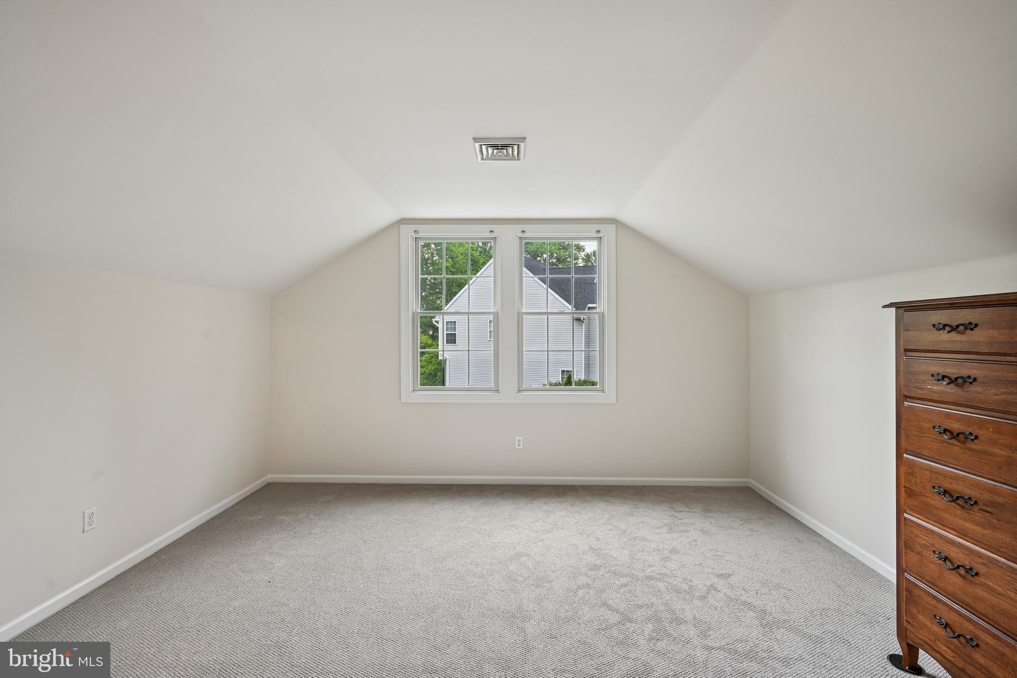 HIDDEN OAKS - Residential