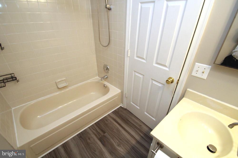 AVONDALE CONDOMINIUM - Residential