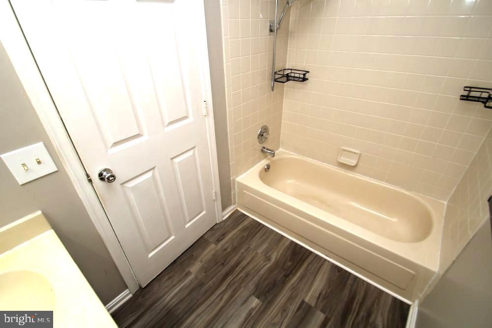 AVONDALE CONDOMINIUM - Residential
