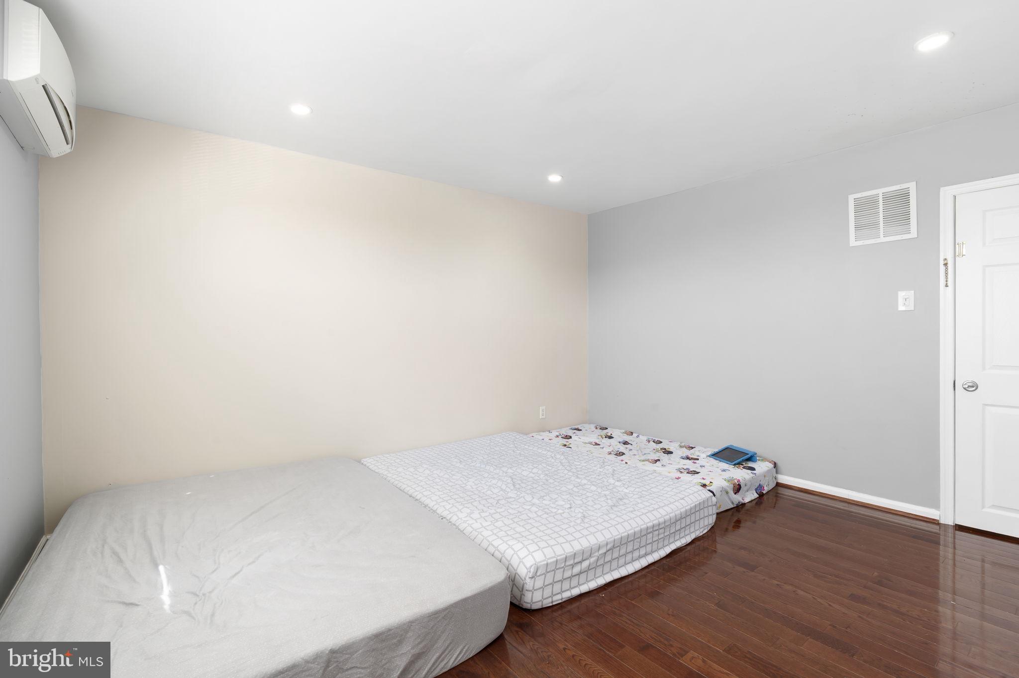 PHILADELPHIA (SOUTH) - Residential