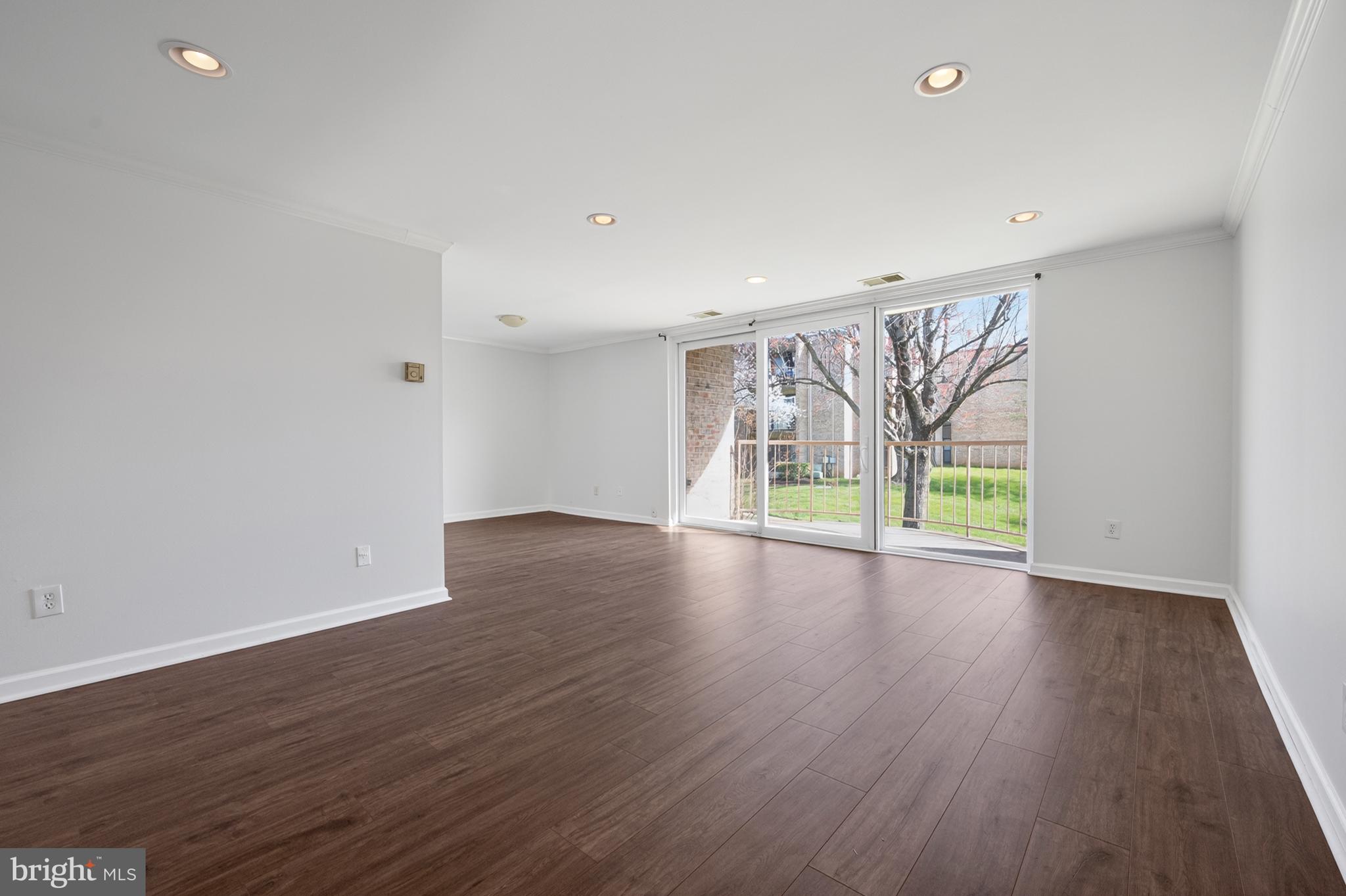 HUNTLEY SQUARE - Residential