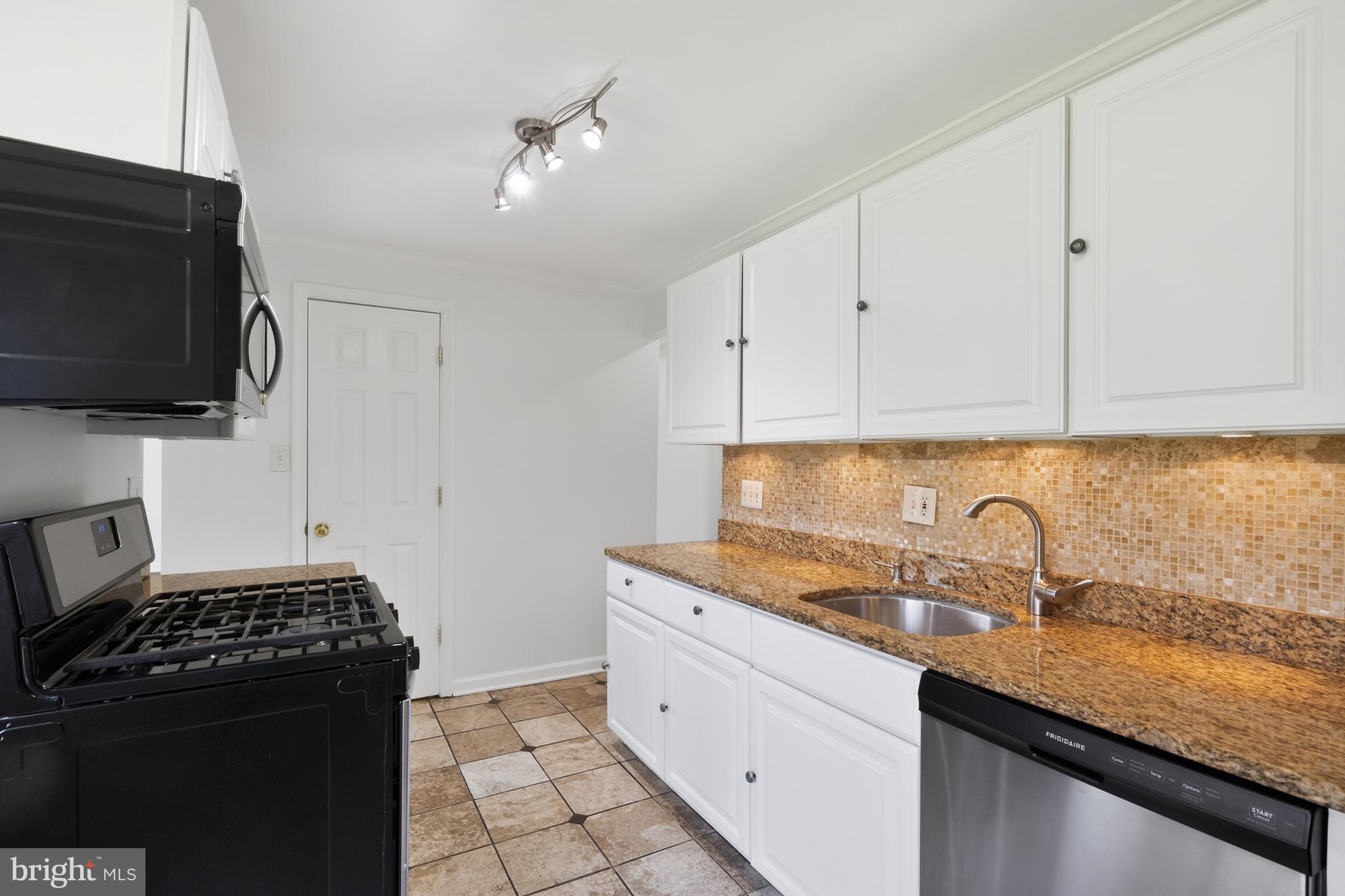 HUNTLEY SQUARE - Residential