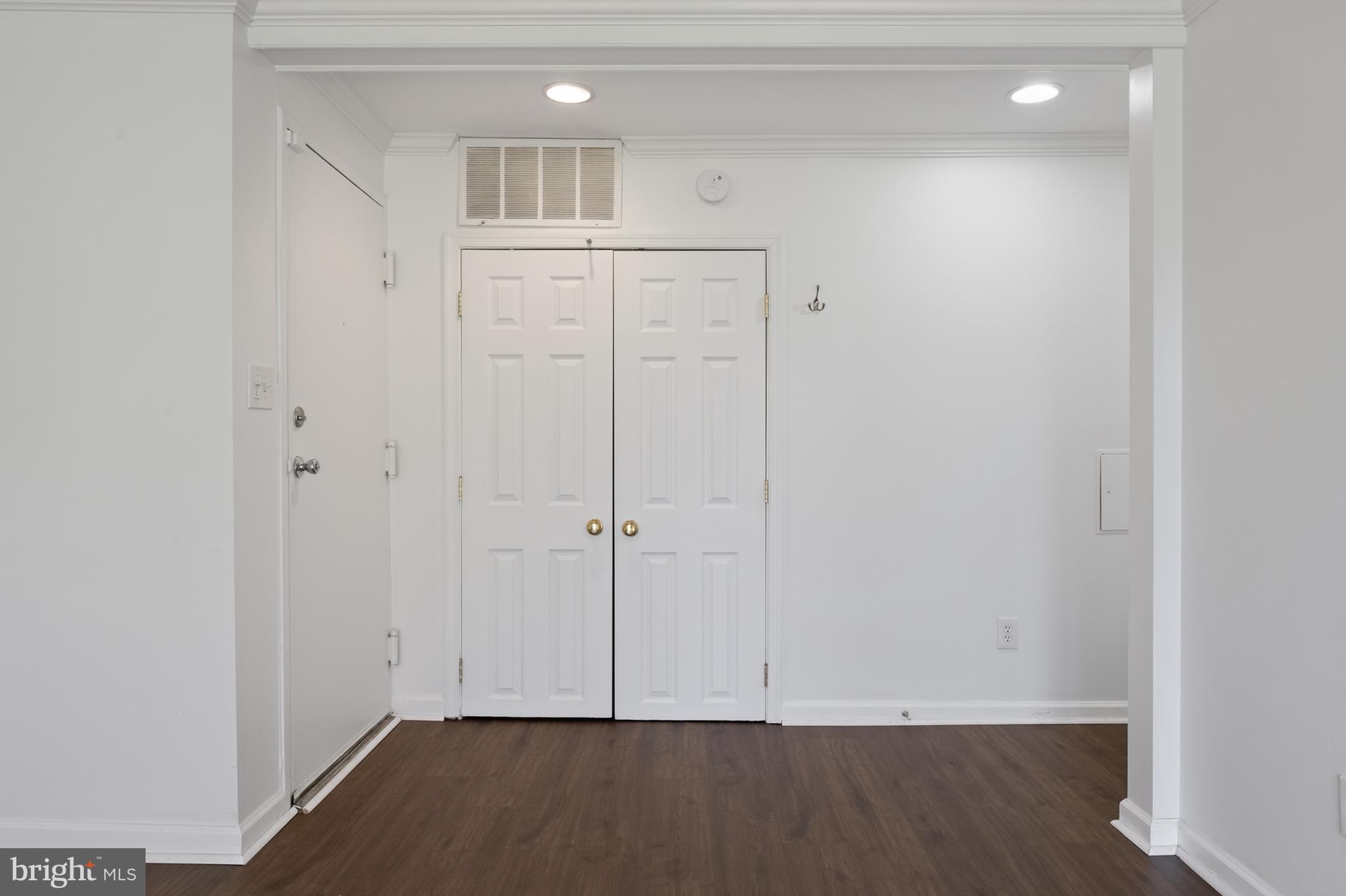 HUNTLEY SQUARE - Residential