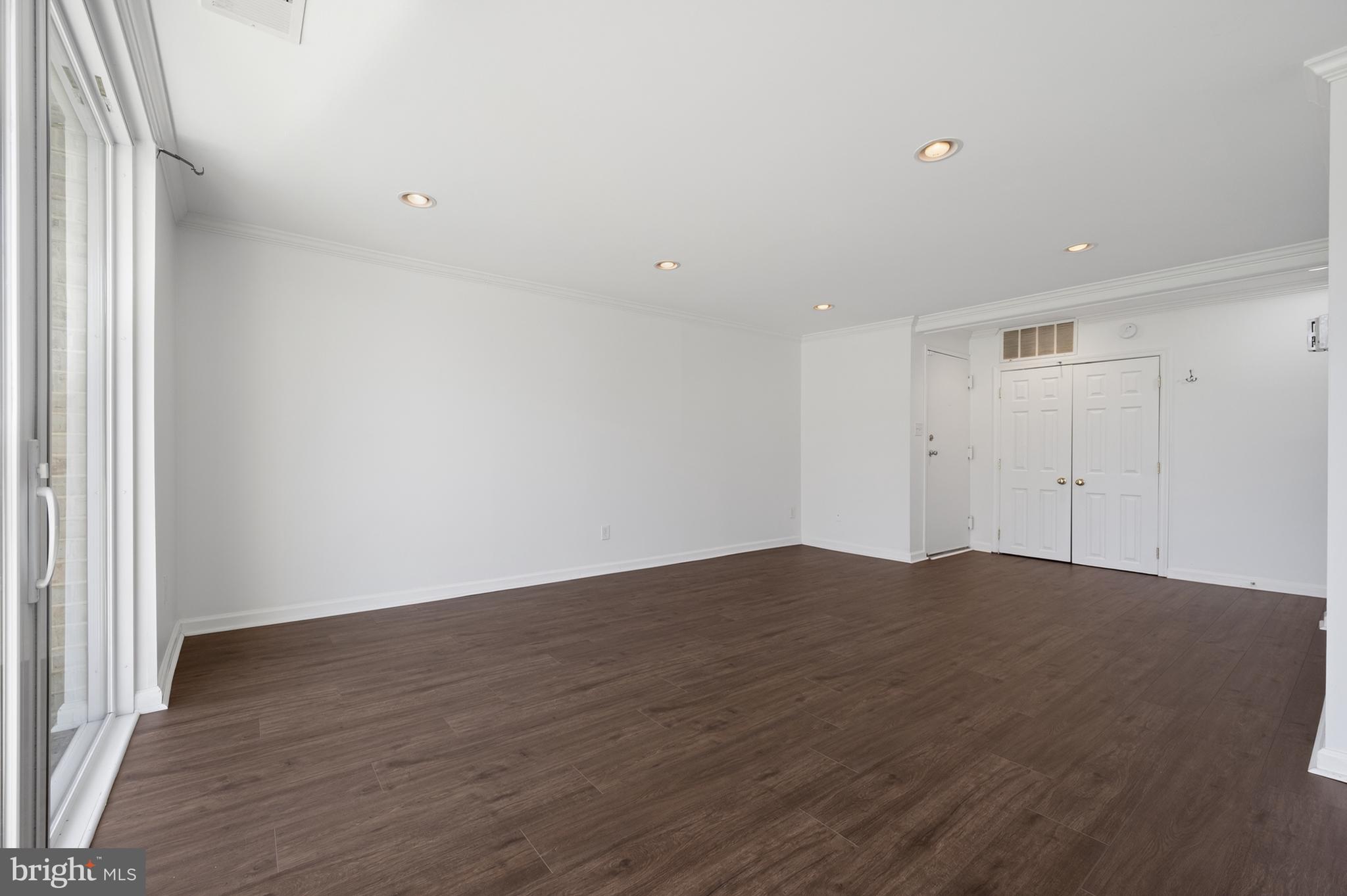 HUNTLEY SQUARE - Residential