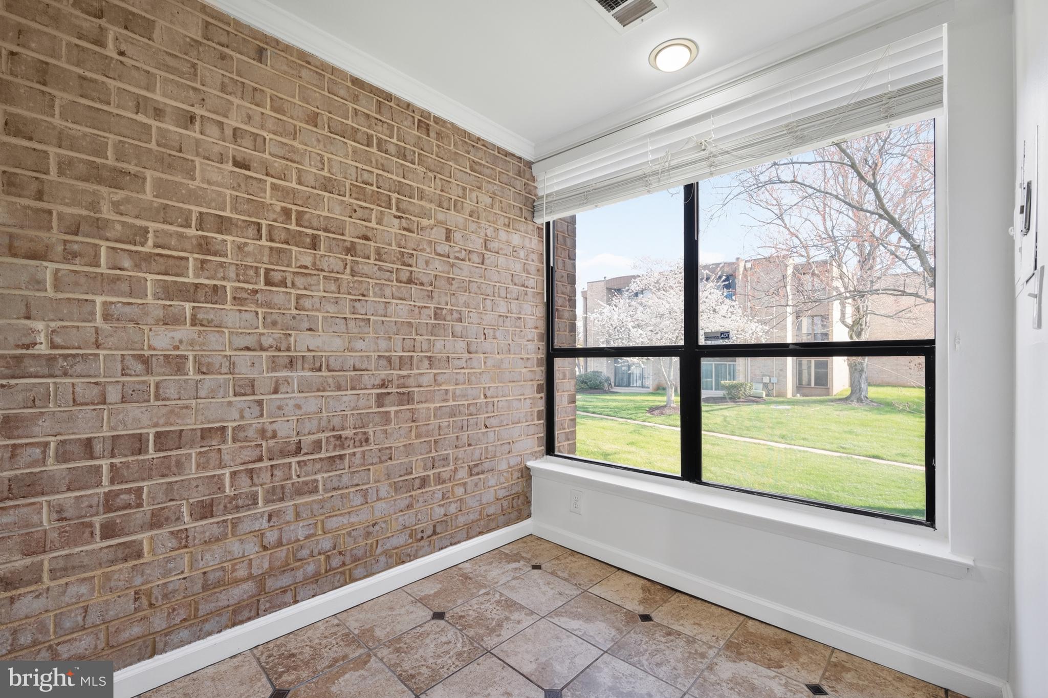 HUNTLEY SQUARE - Residential