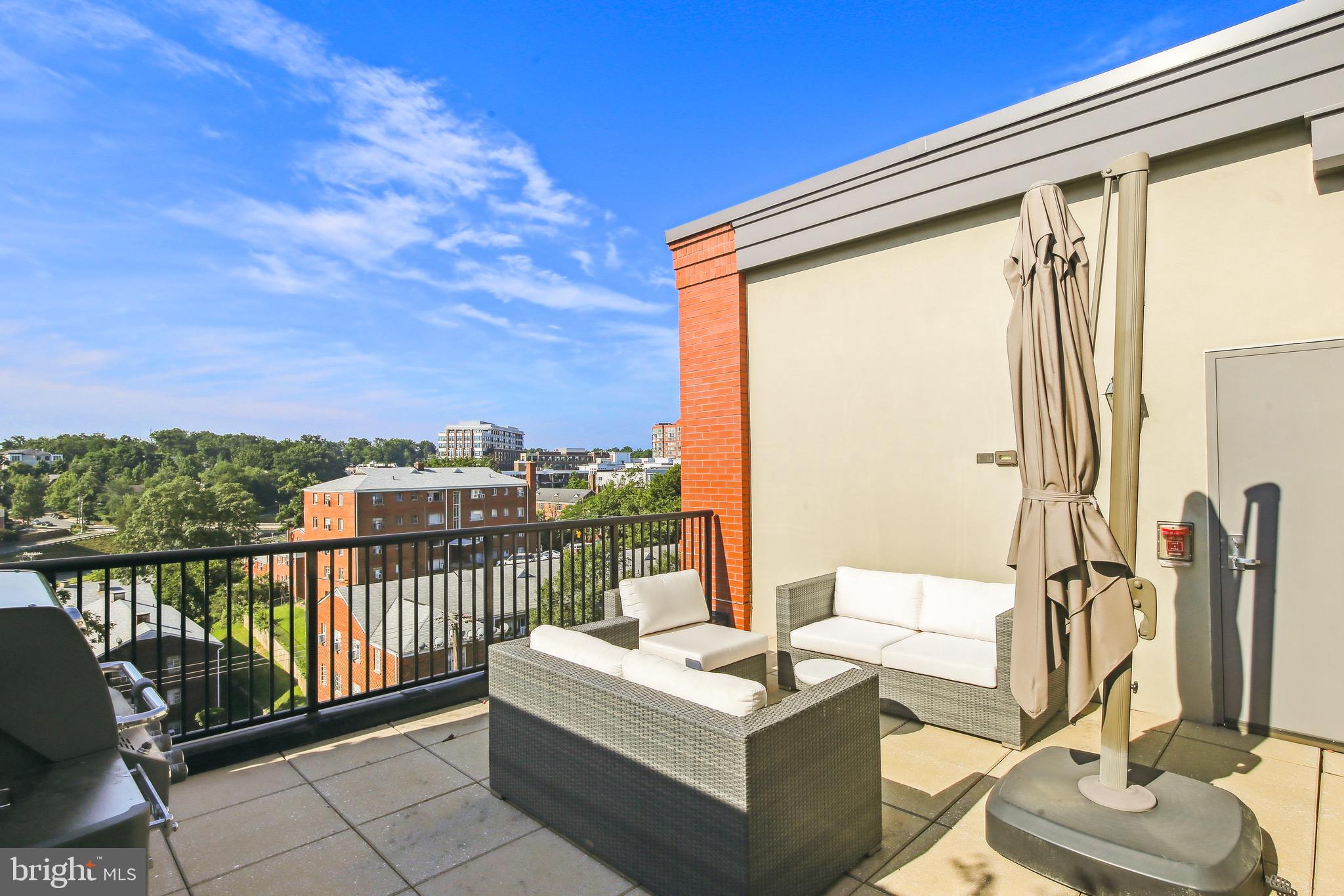 THE SELECT AT GASLIGHT SQUARE - Residential