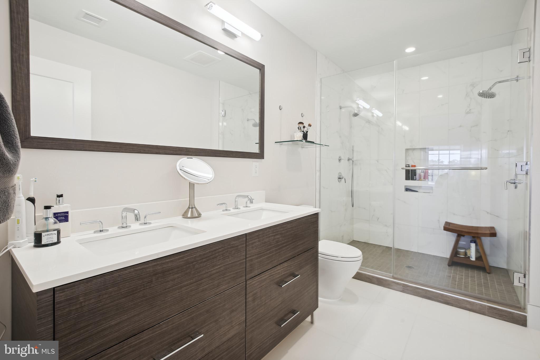 THE SELECT AT GASLIGHT SQUARE - Residential