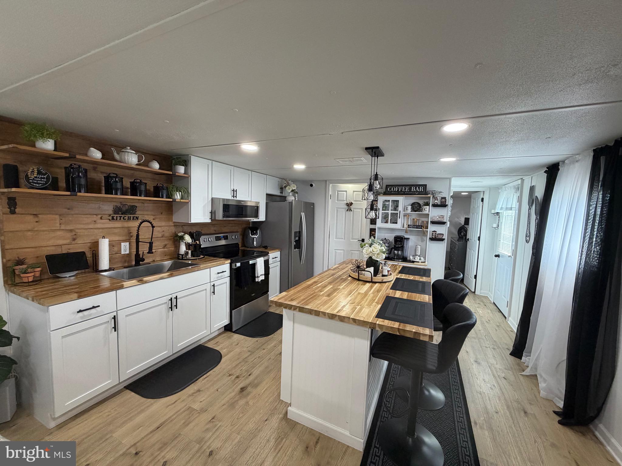 PINE MANOR - Residential