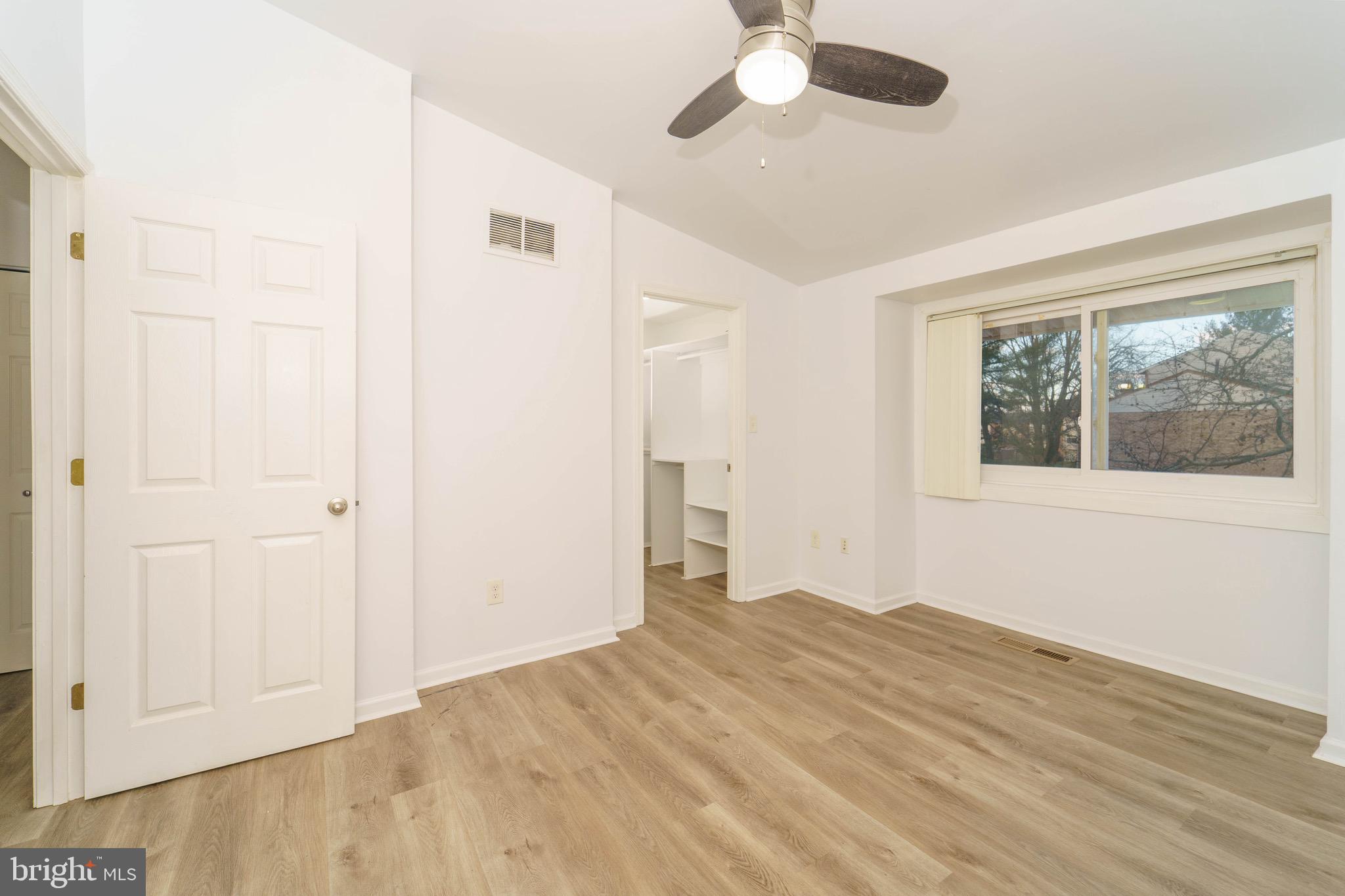 VILLAGE OF OAKLAND MILLS - Residential Lease