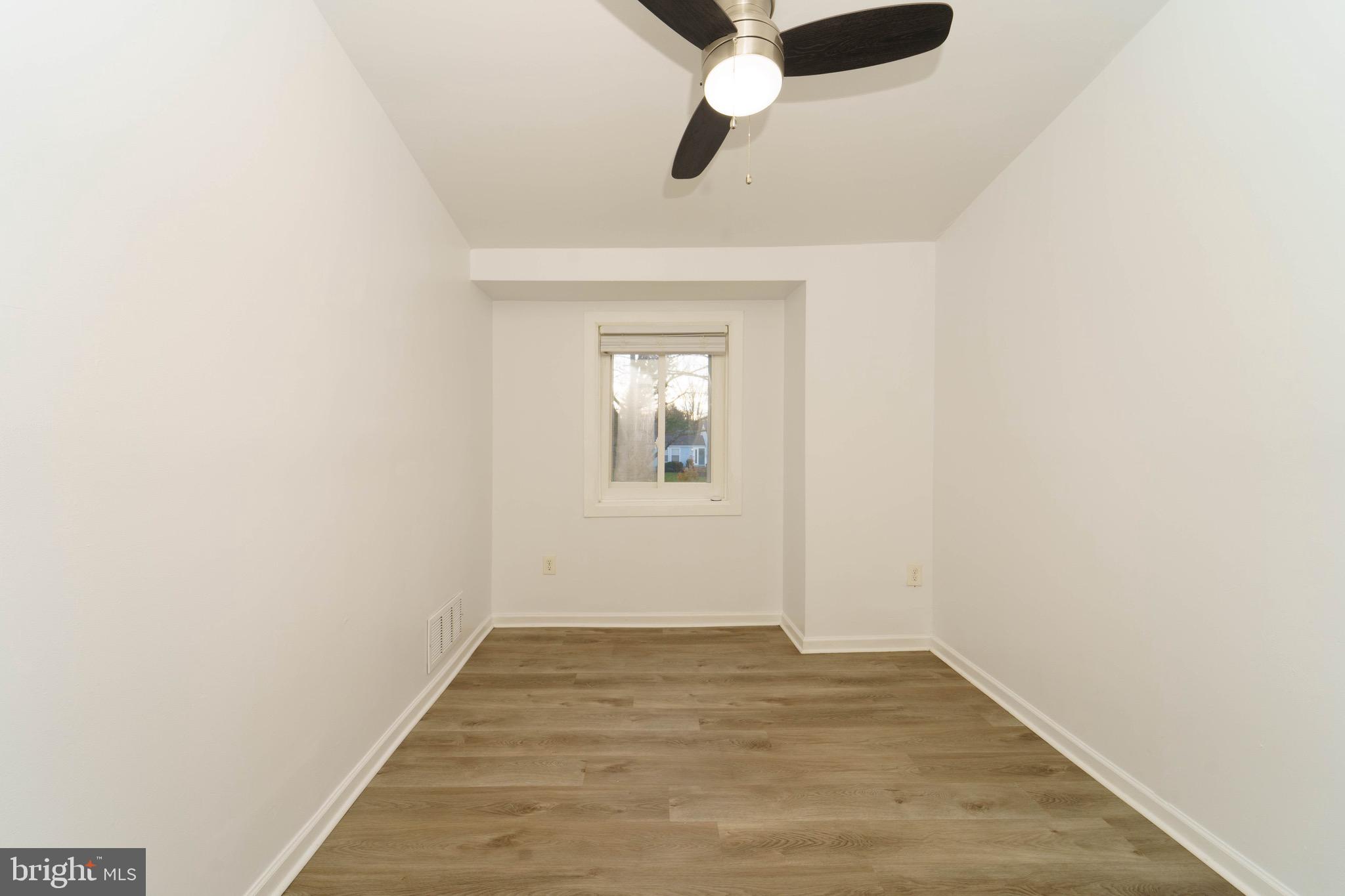 VILLAGE OF OAKLAND MILLS - Residential Lease