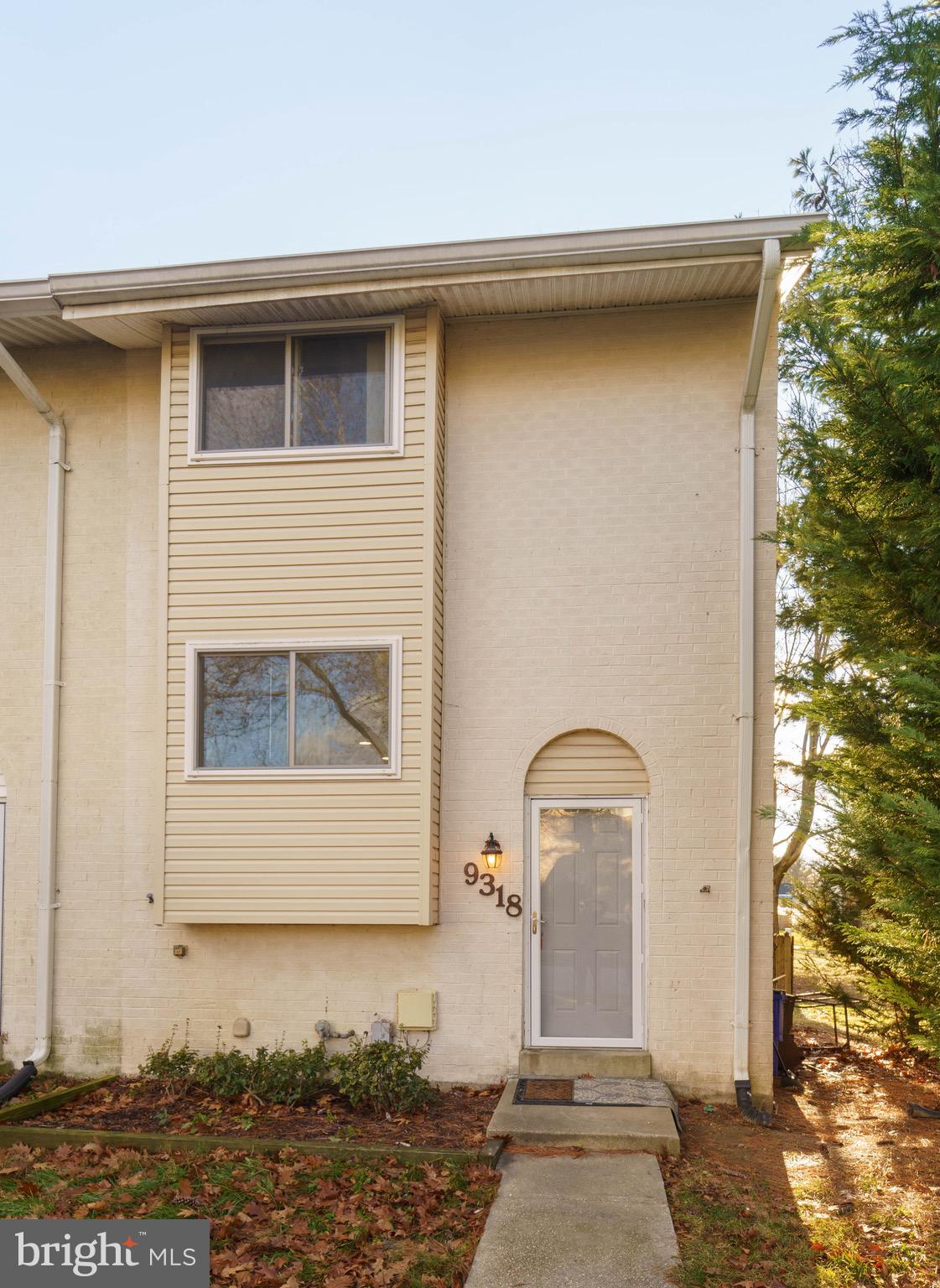 3 Bed Room, 2 Full Bath townhome with new SS appliances, laminate flooring on main & BR levels, walk out basement to fenced yard. Required Minimum 2yr  lease.