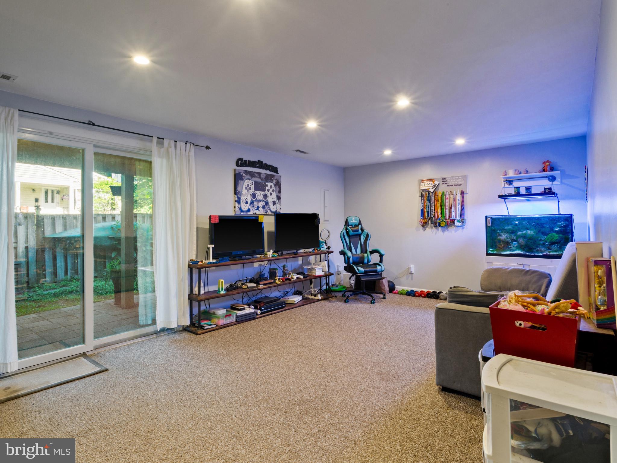 CROFTON TOWNE - Residential