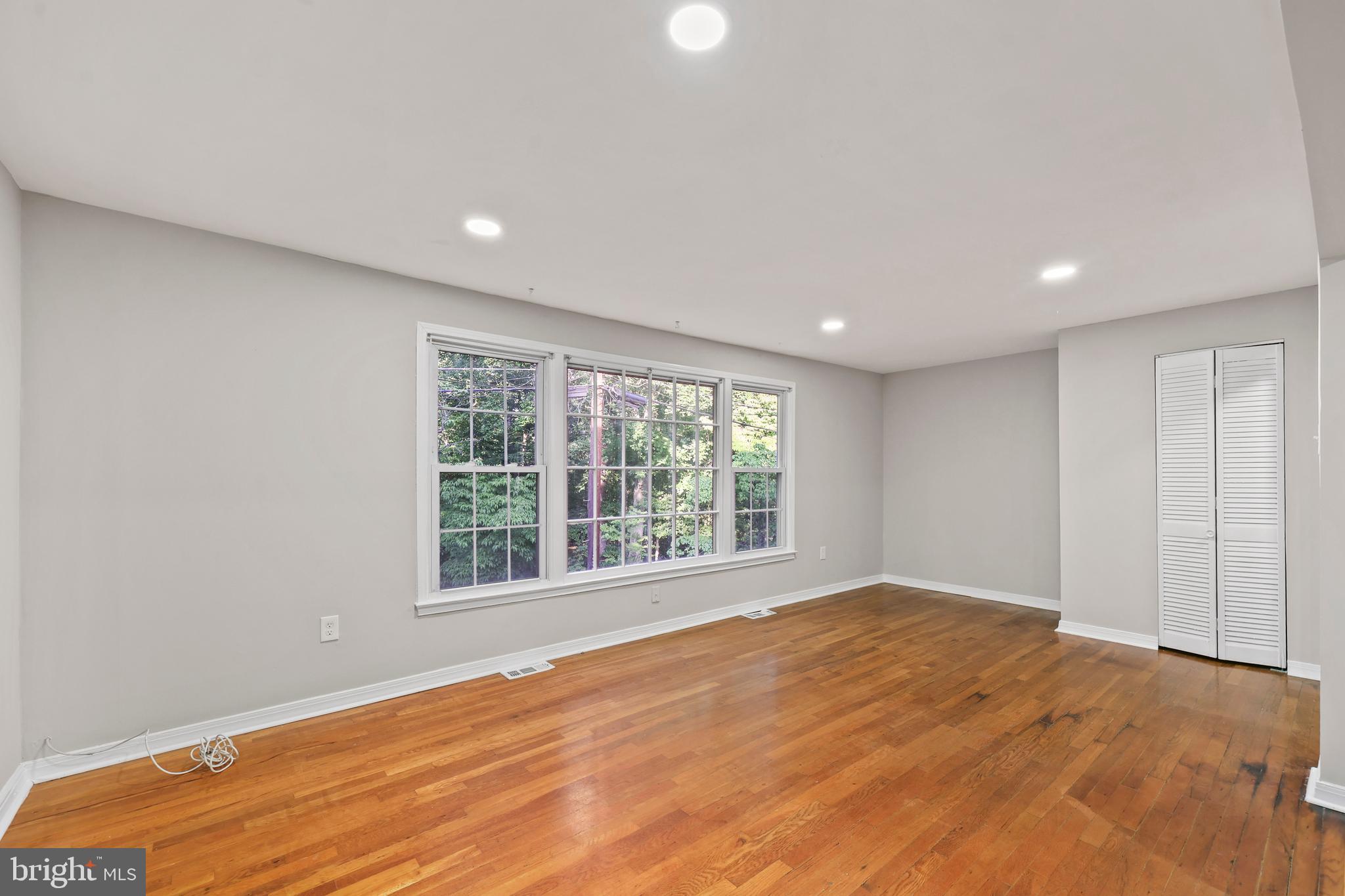 GREENWICH - Residential