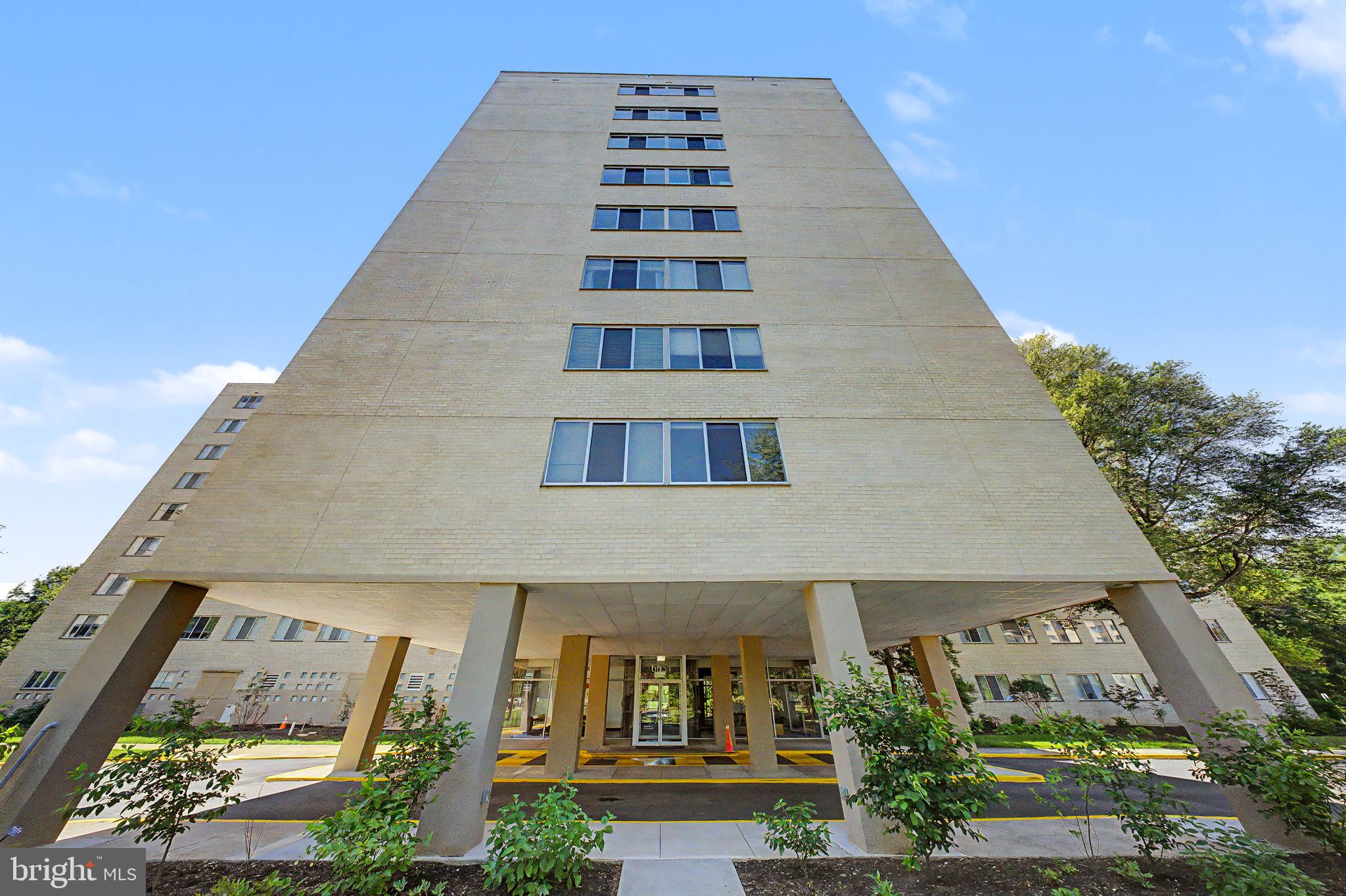 RIVER TOWERS - Residential