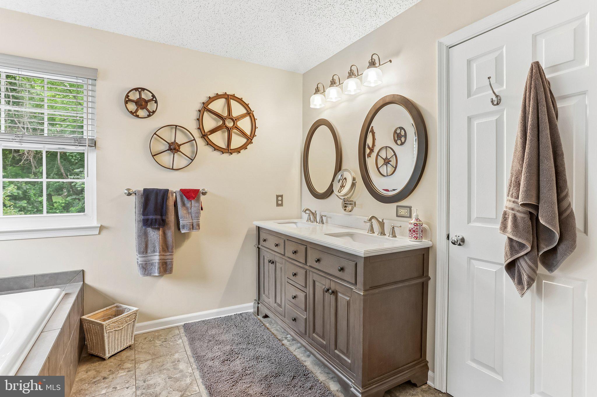 GARNET OAKS - Residential