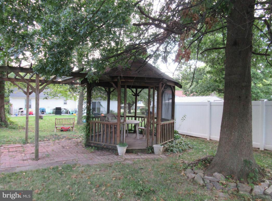LODGE FOREST MANOR - Residential