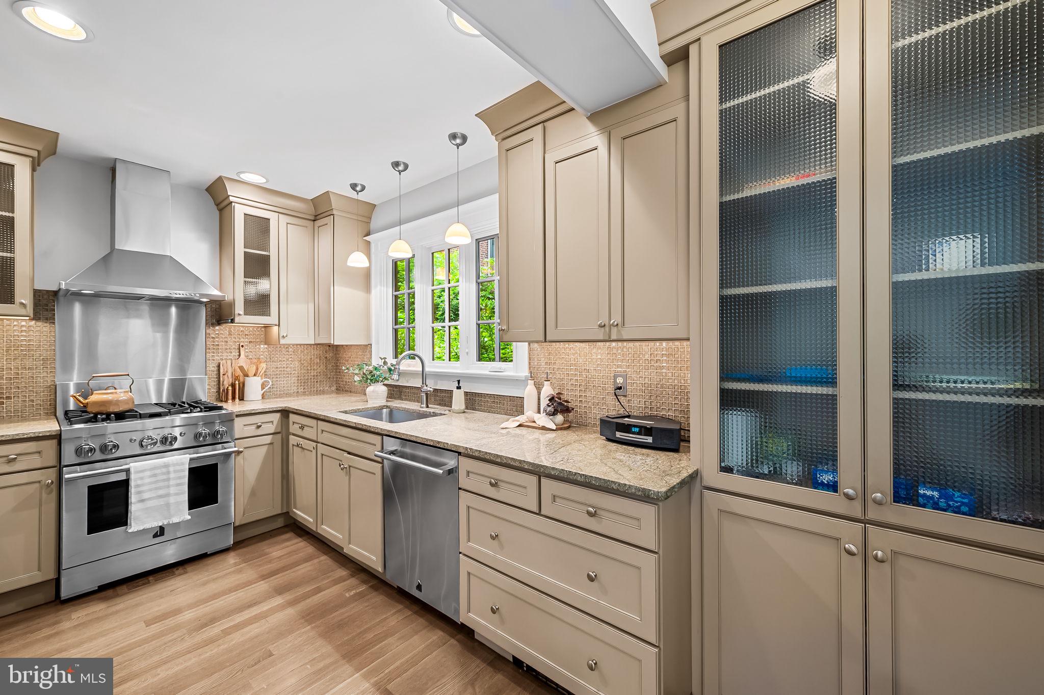 ROLAND PARK - Residential