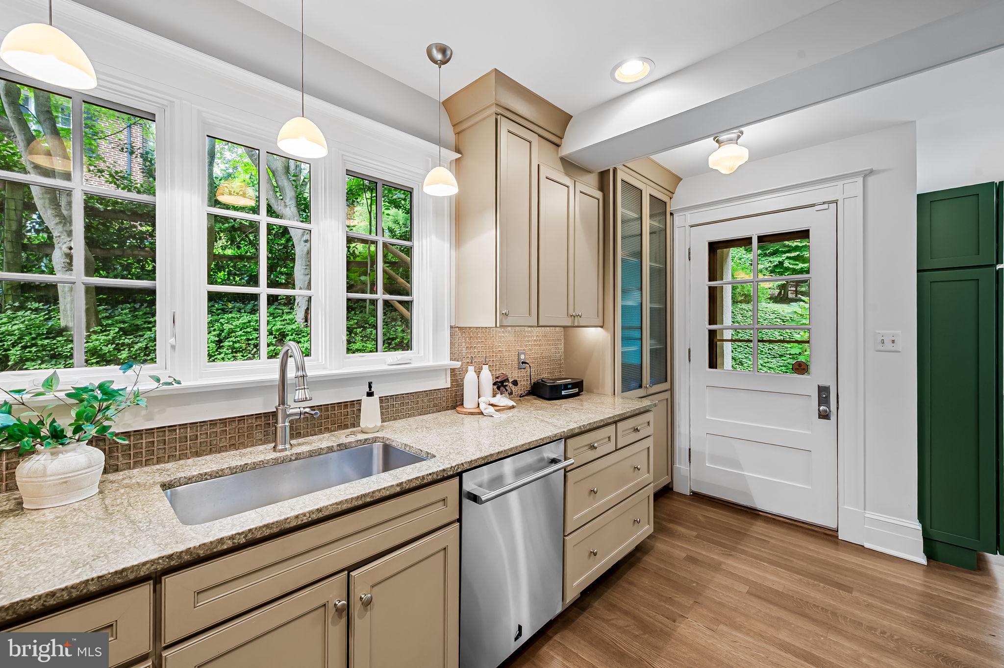 ROLAND PARK - Residential