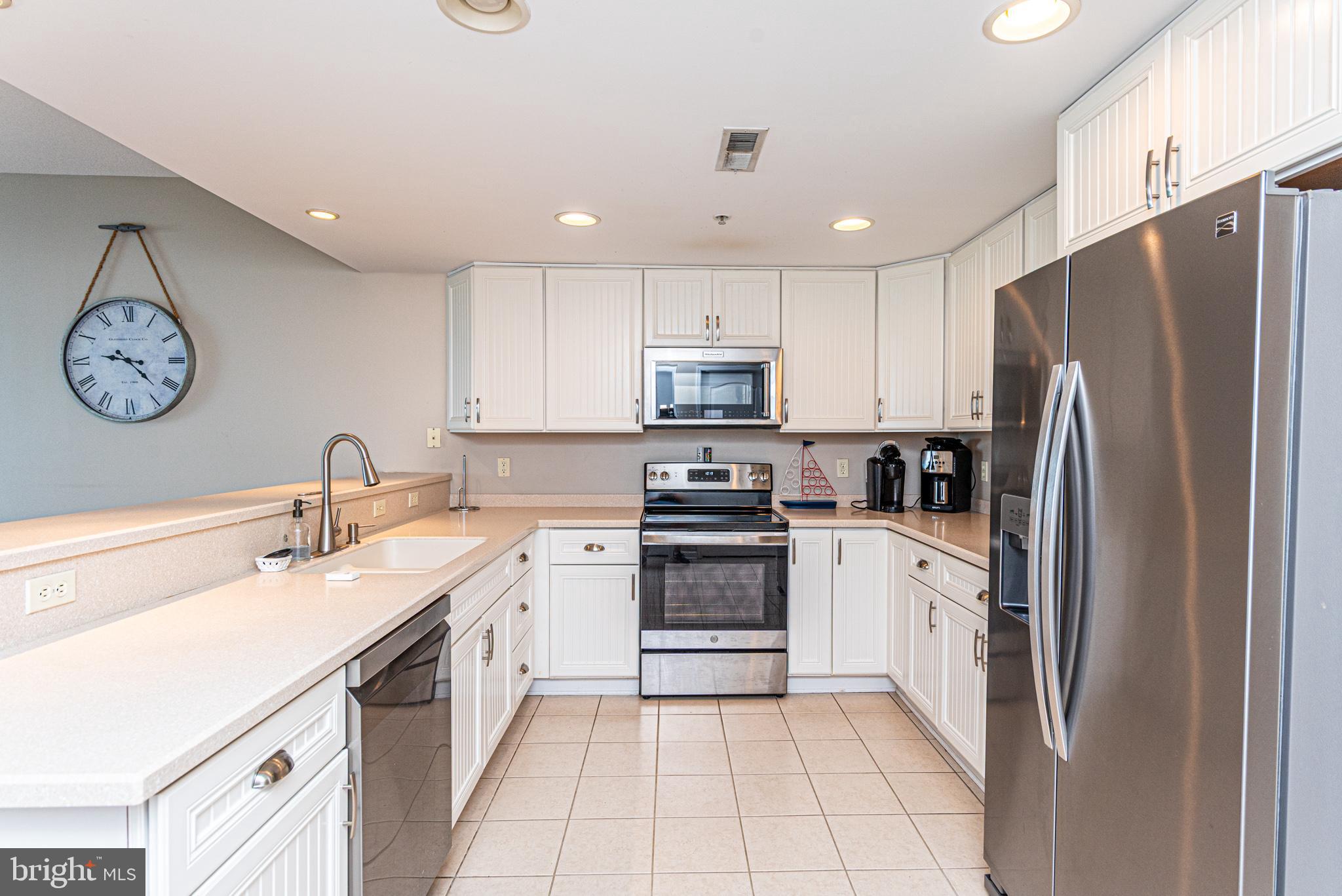 HARBOUR LIGHT CONDOS - Residential