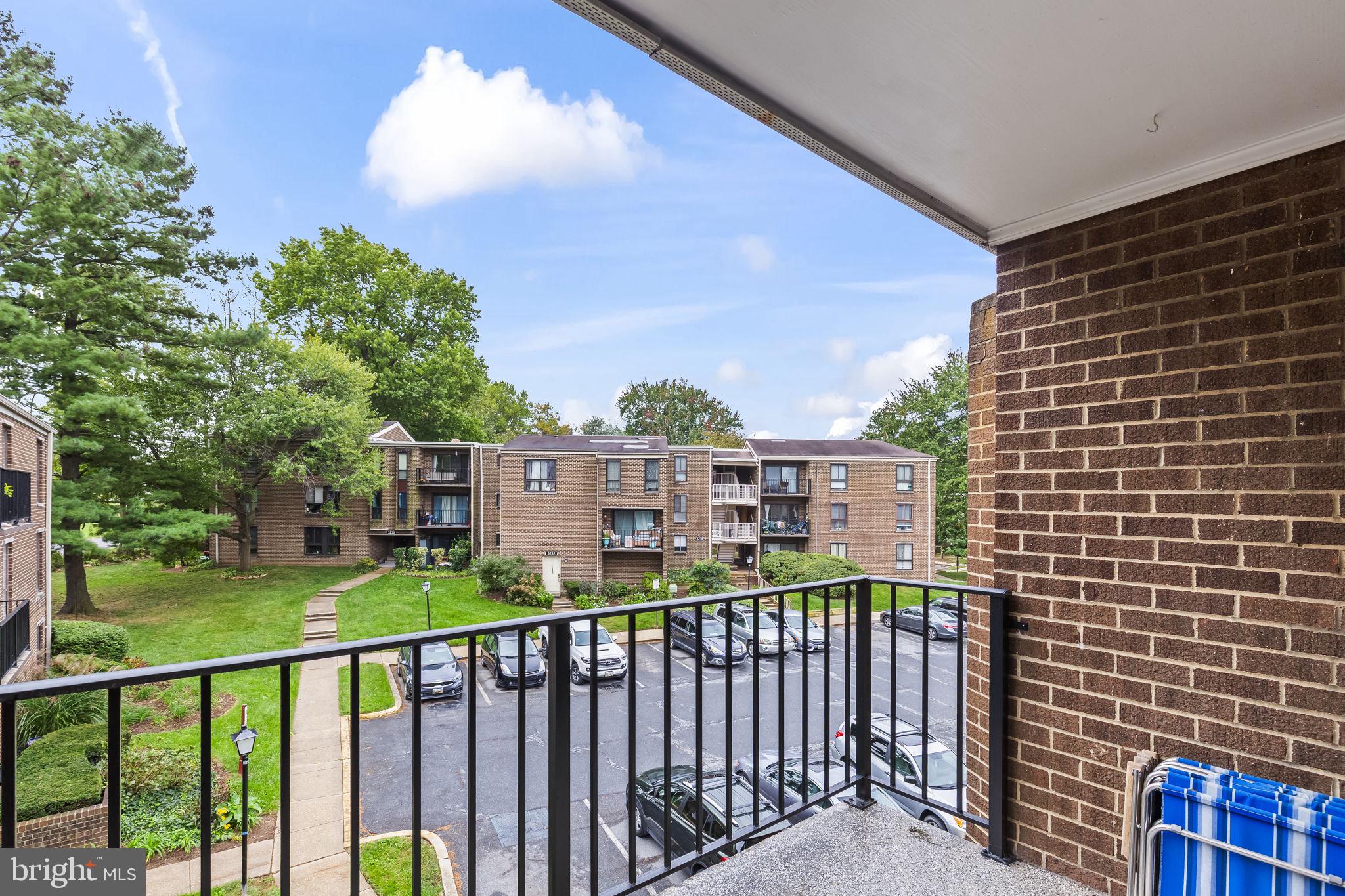CAMELBACK VILLAGE - Residential