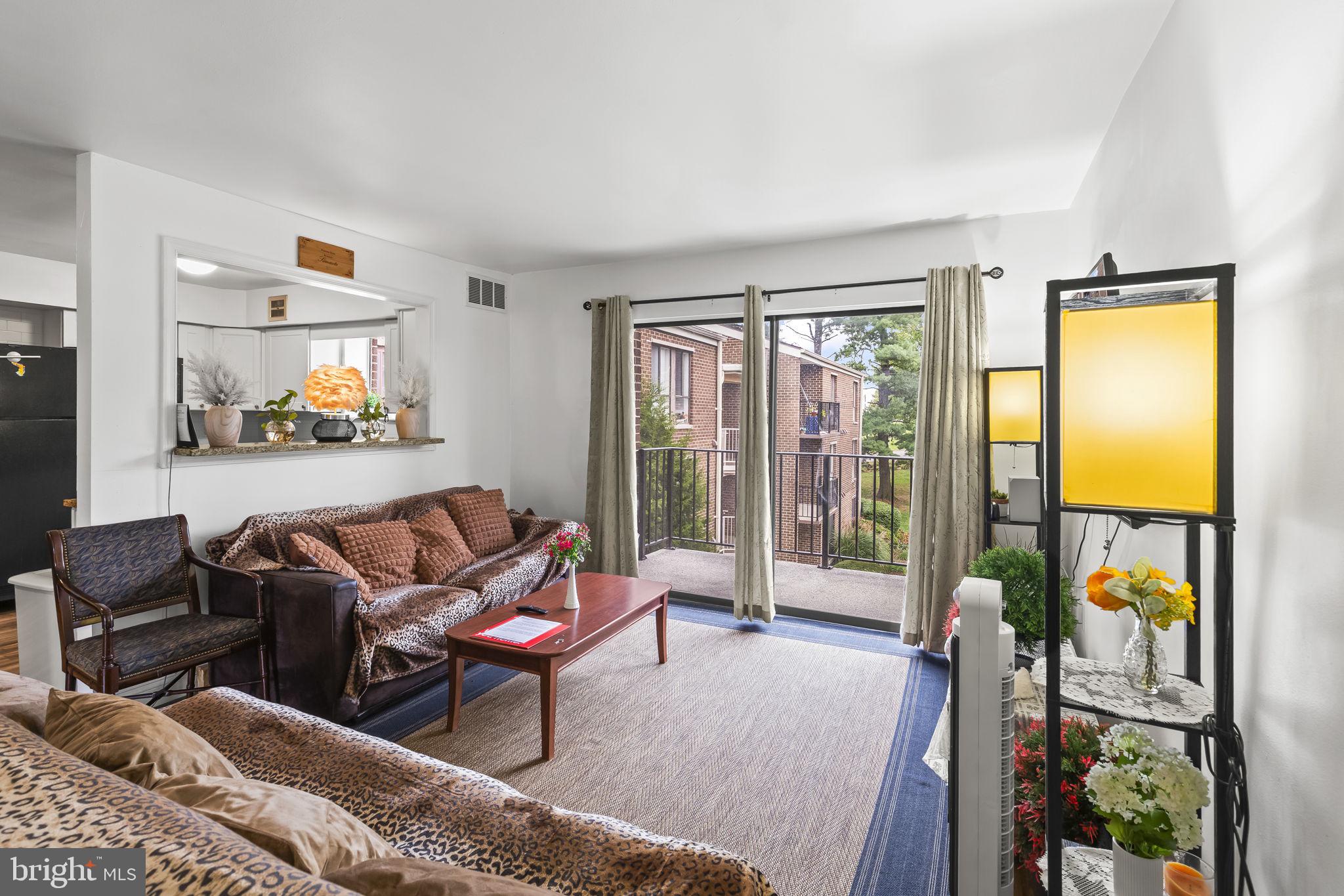 CAMELBACK VILLAGE - Residential