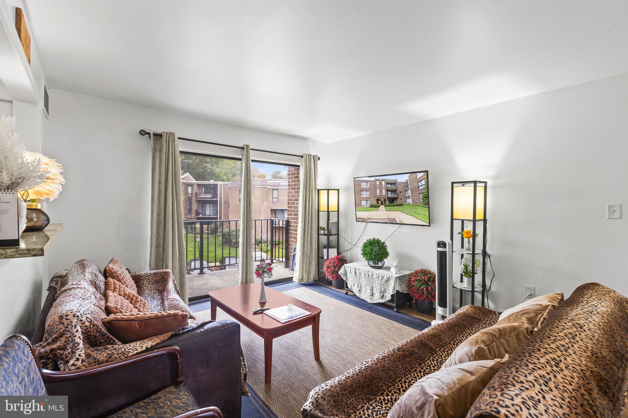 CAMELBACK VILLAGE - Residential