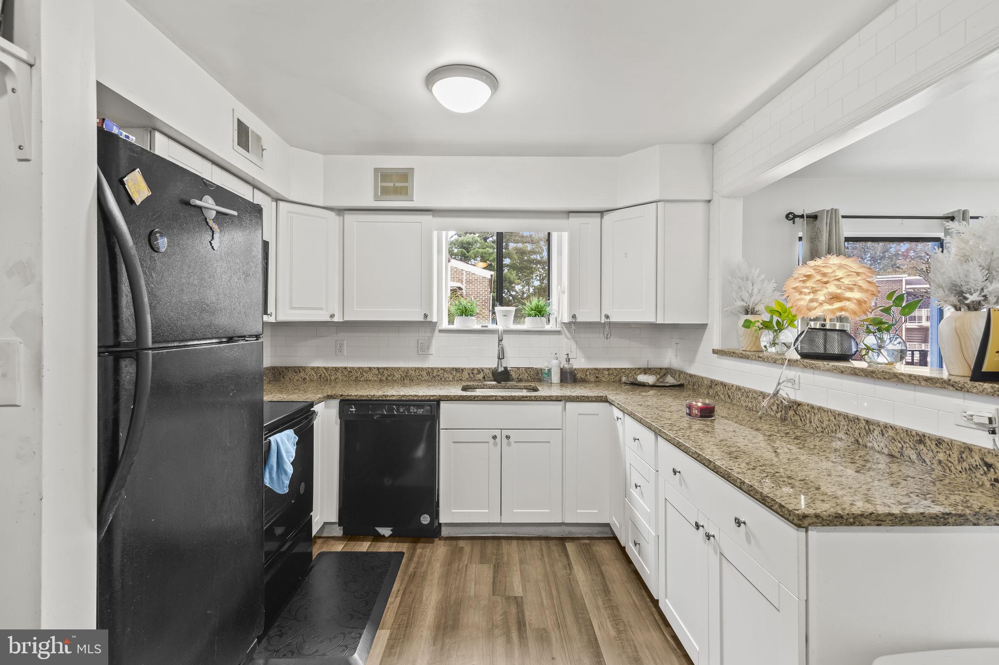 CAMELBACK VILLAGE - Residential
