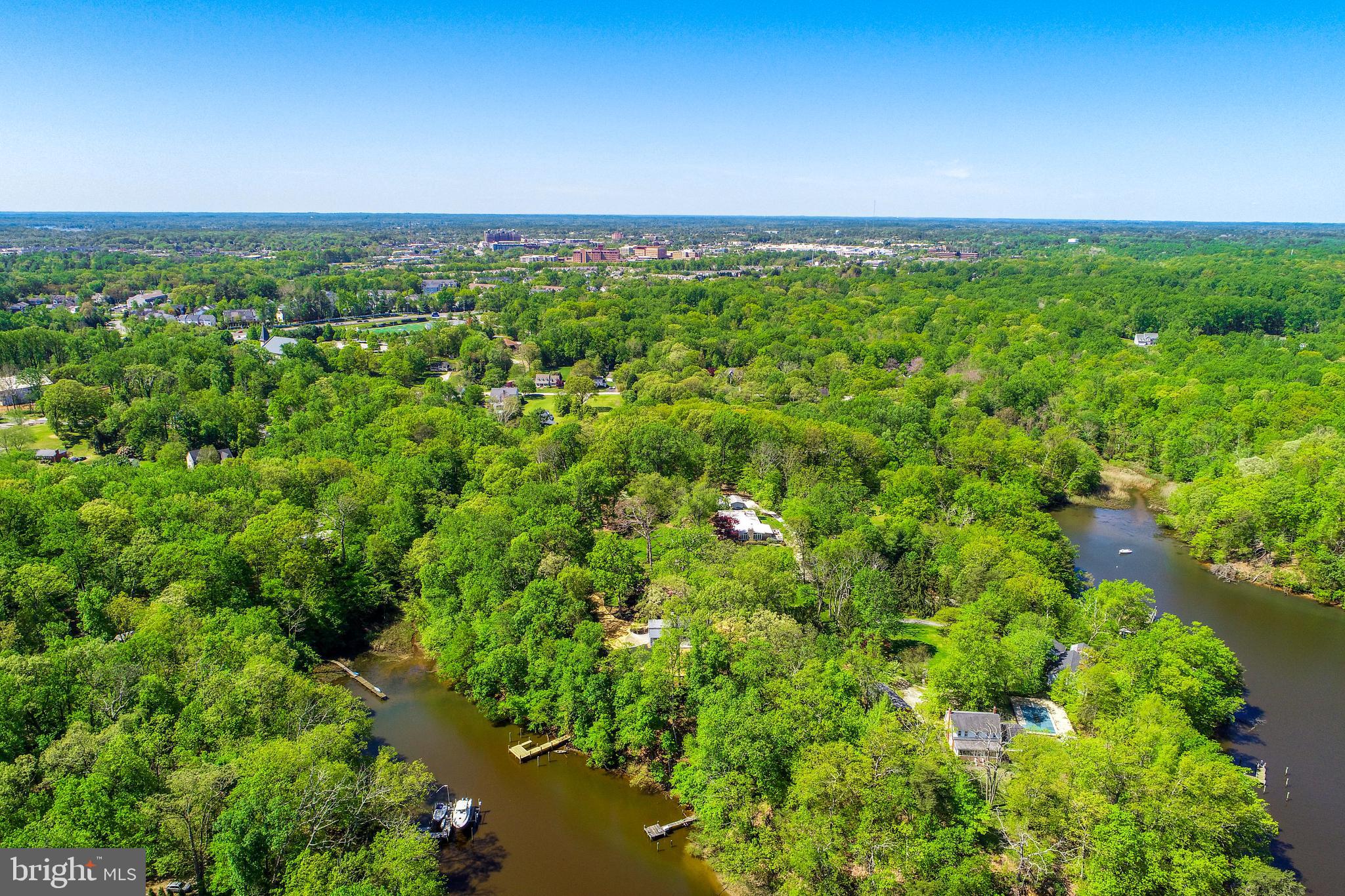 TUCKER - Residential
