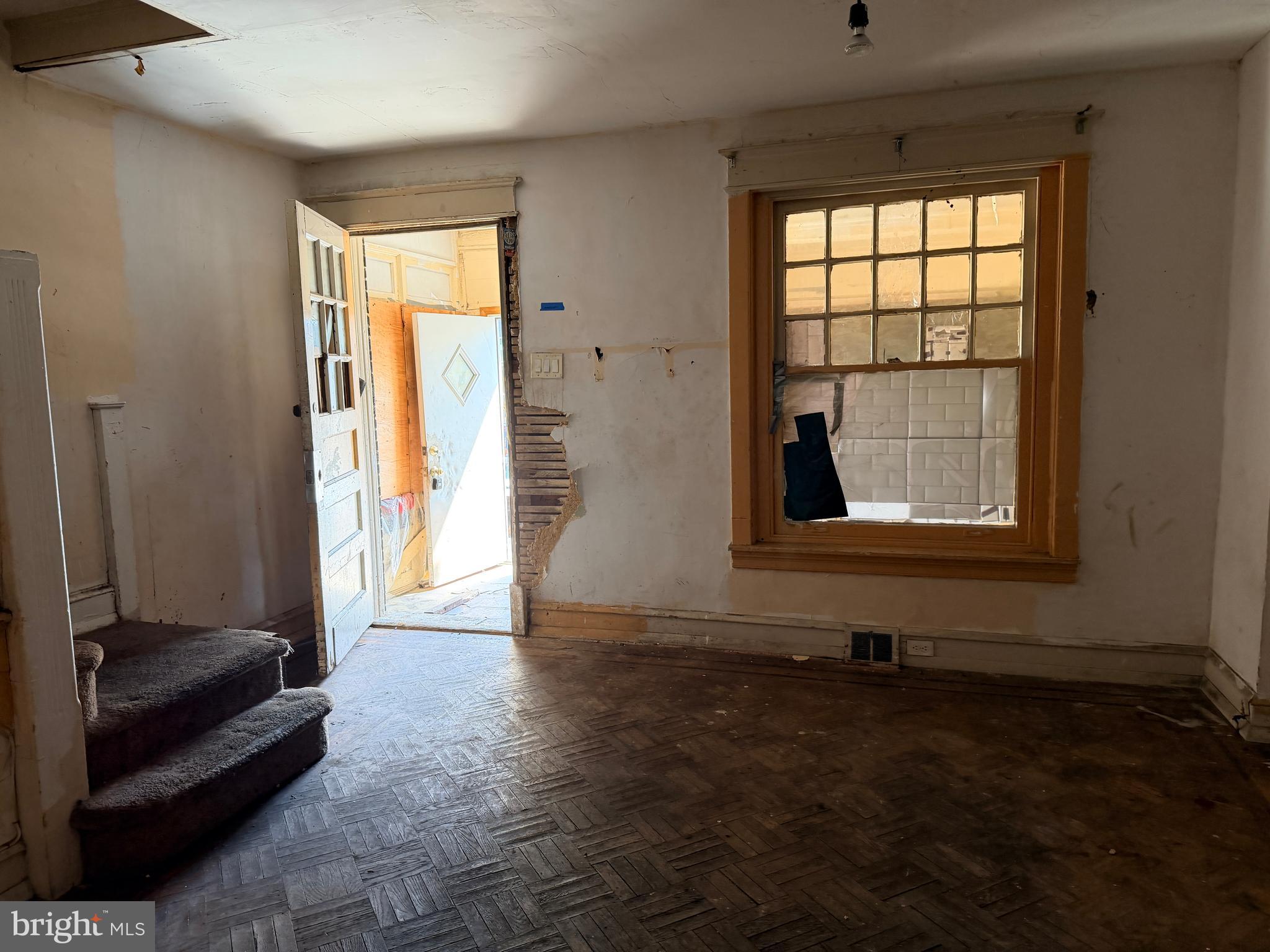 ELMWOOD PARK - Residential