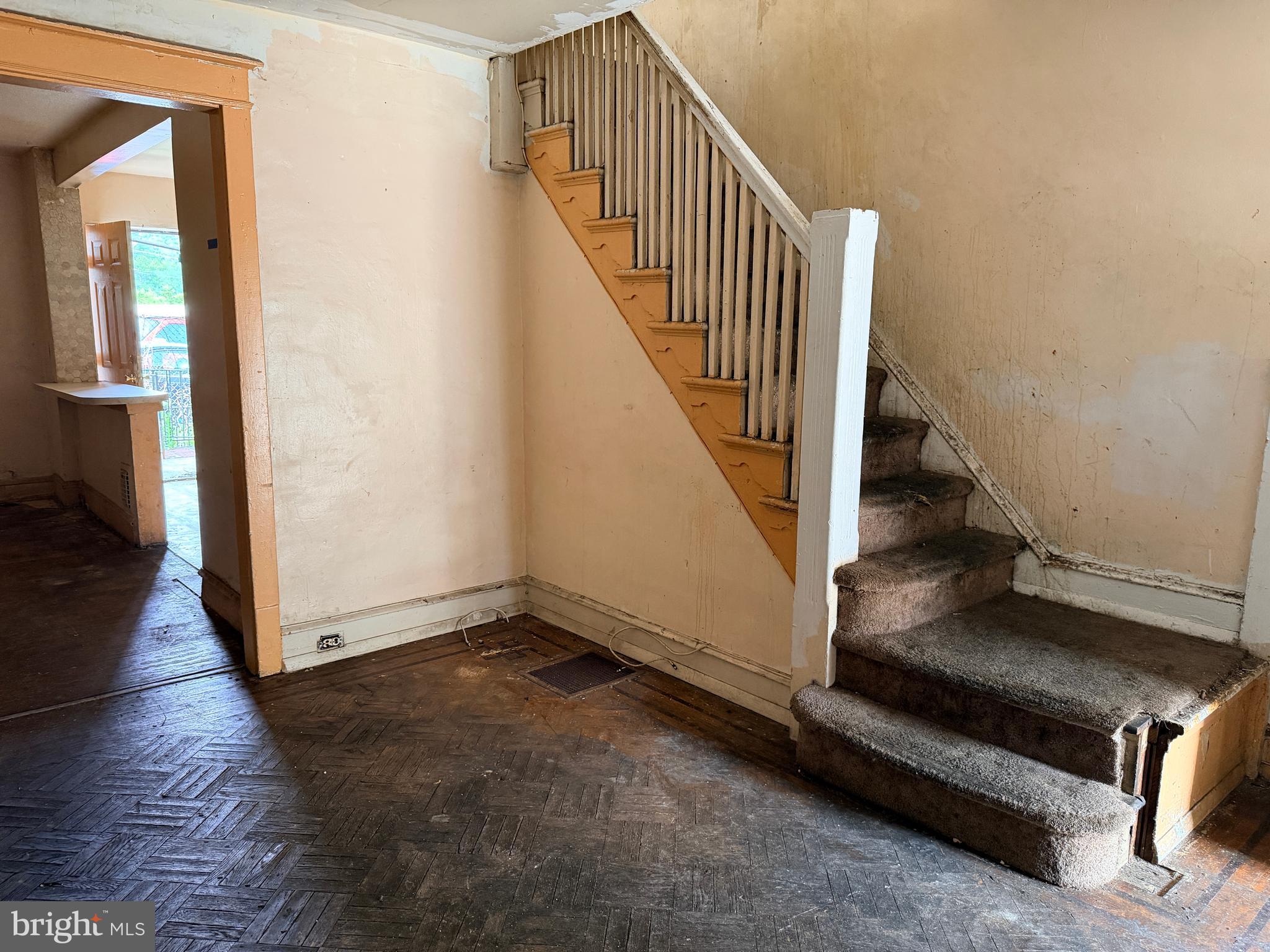 ELMWOOD PARK - Residential