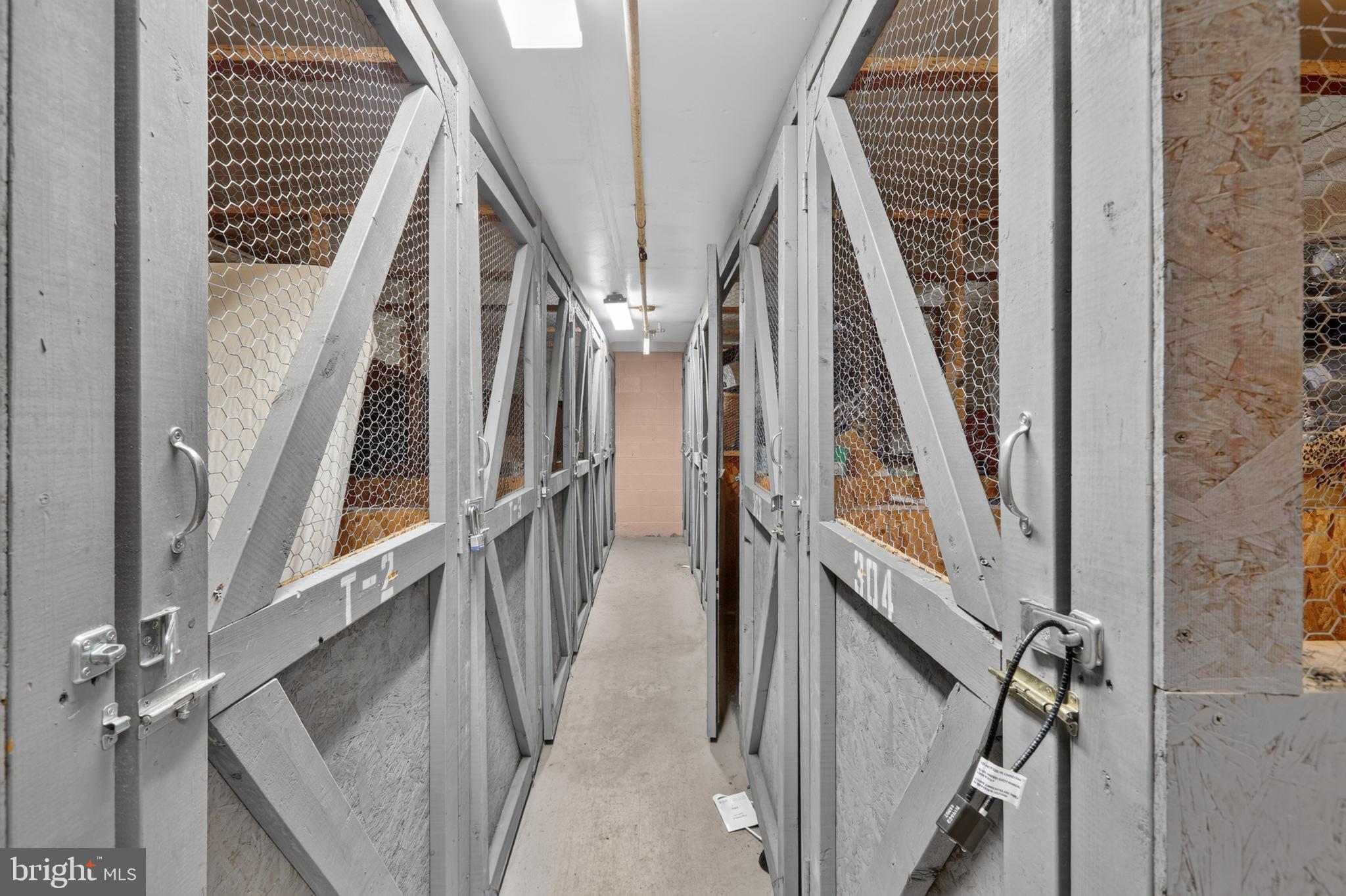 HUNTCREST CONDOMINIUM - Residential