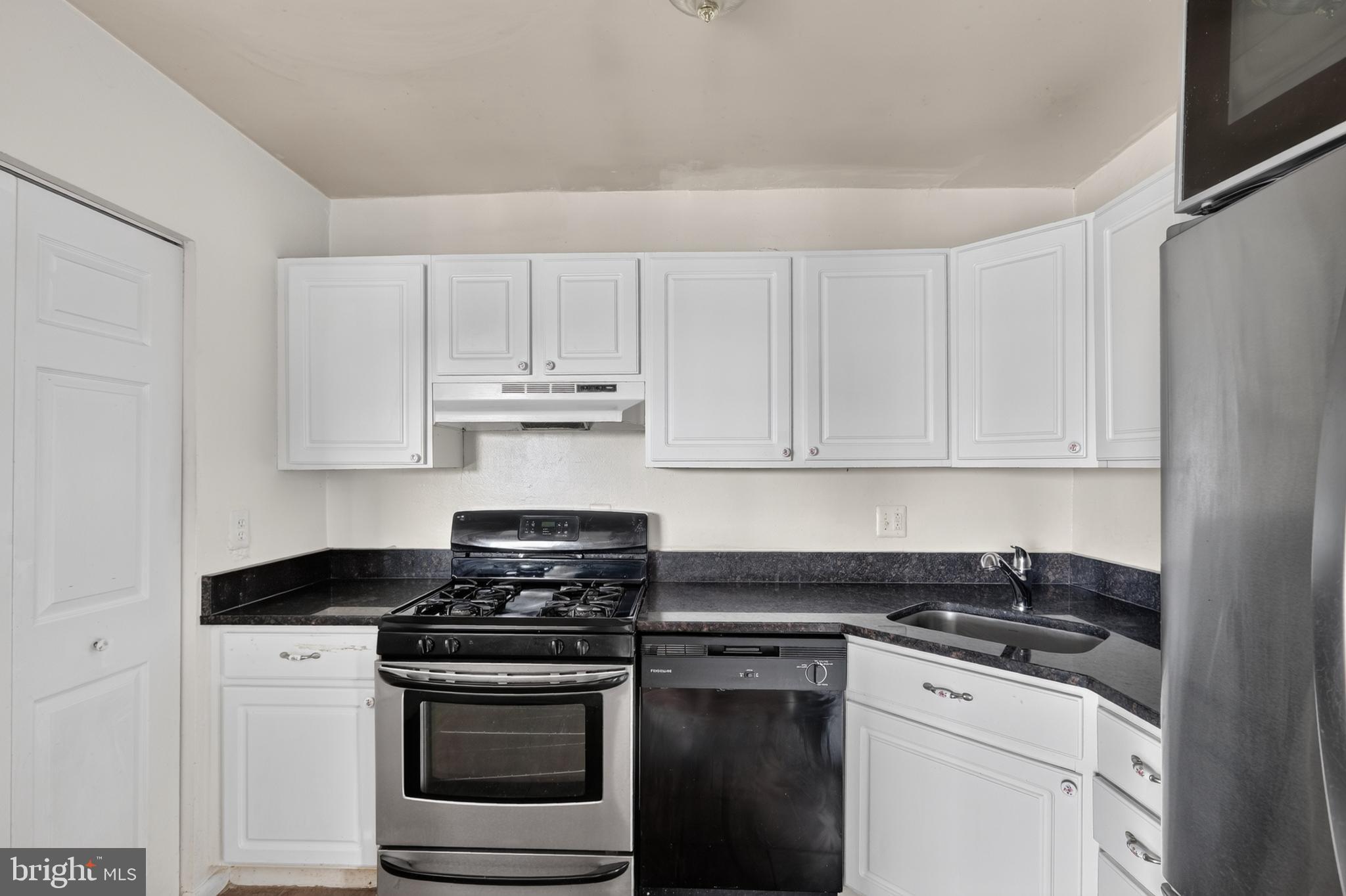 HUNTCREST CONDOMINIUM - Residential