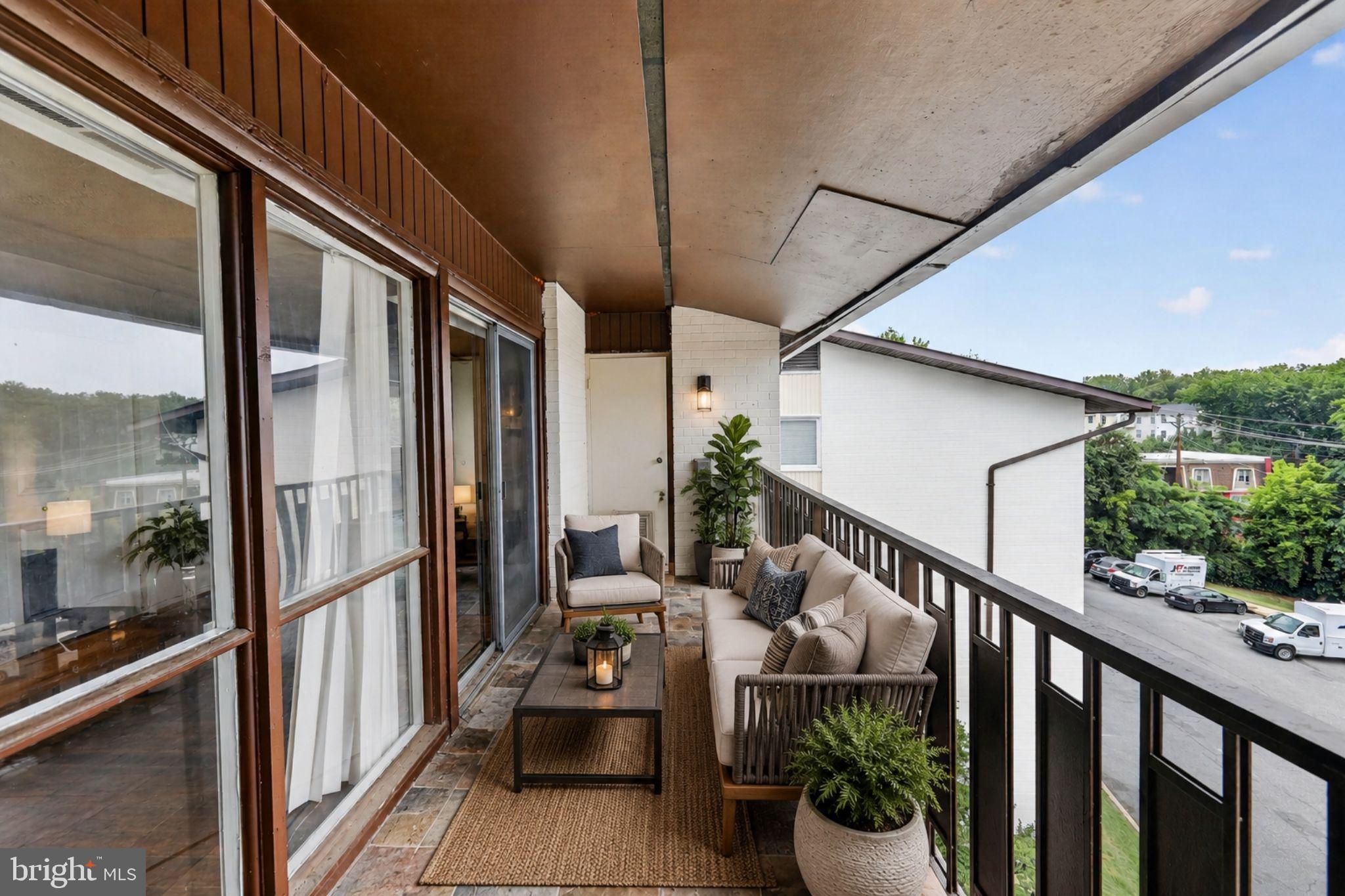 HUNTCREST CONDOMINIUM - Residential
