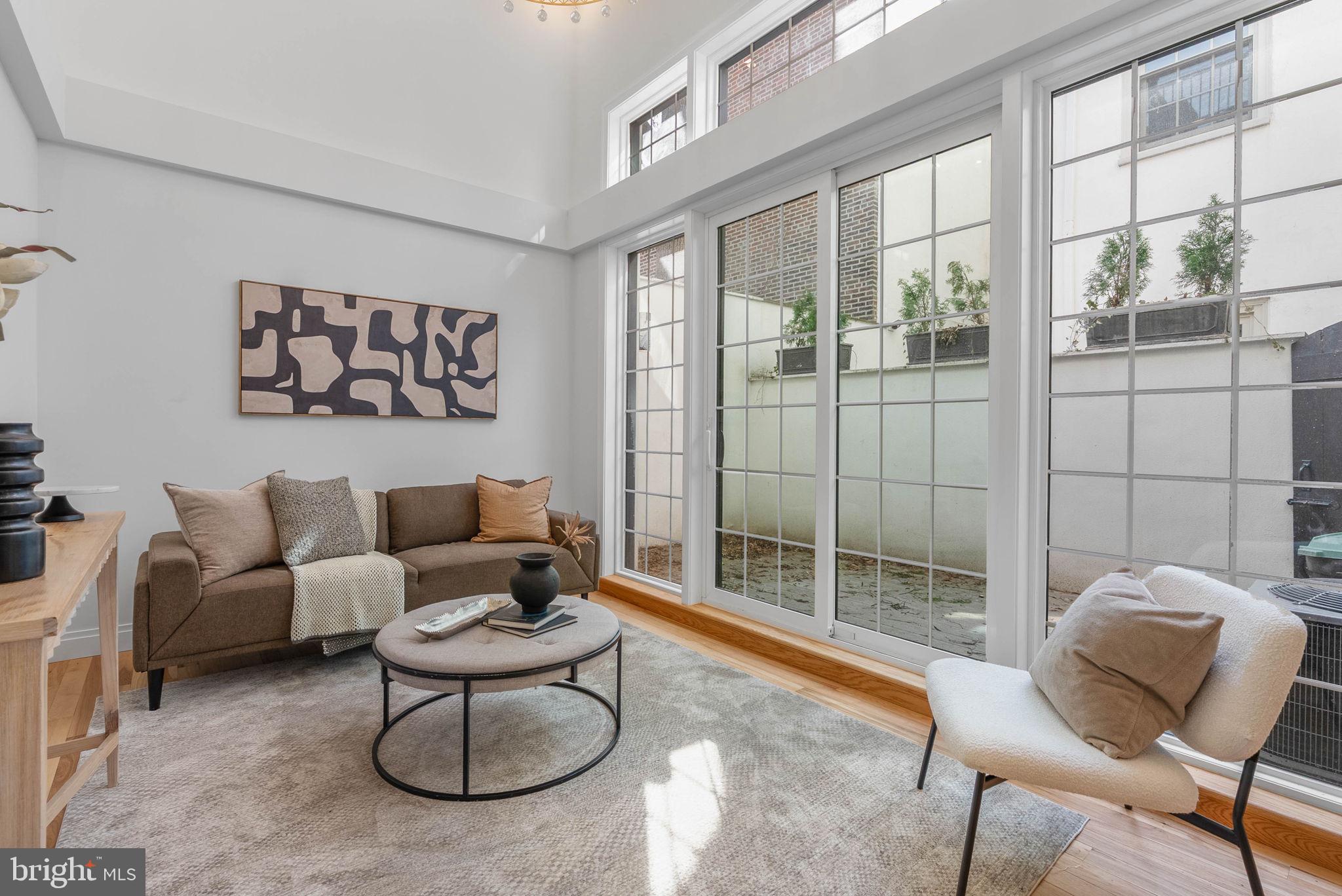 SOCIETY HILL - Residential
