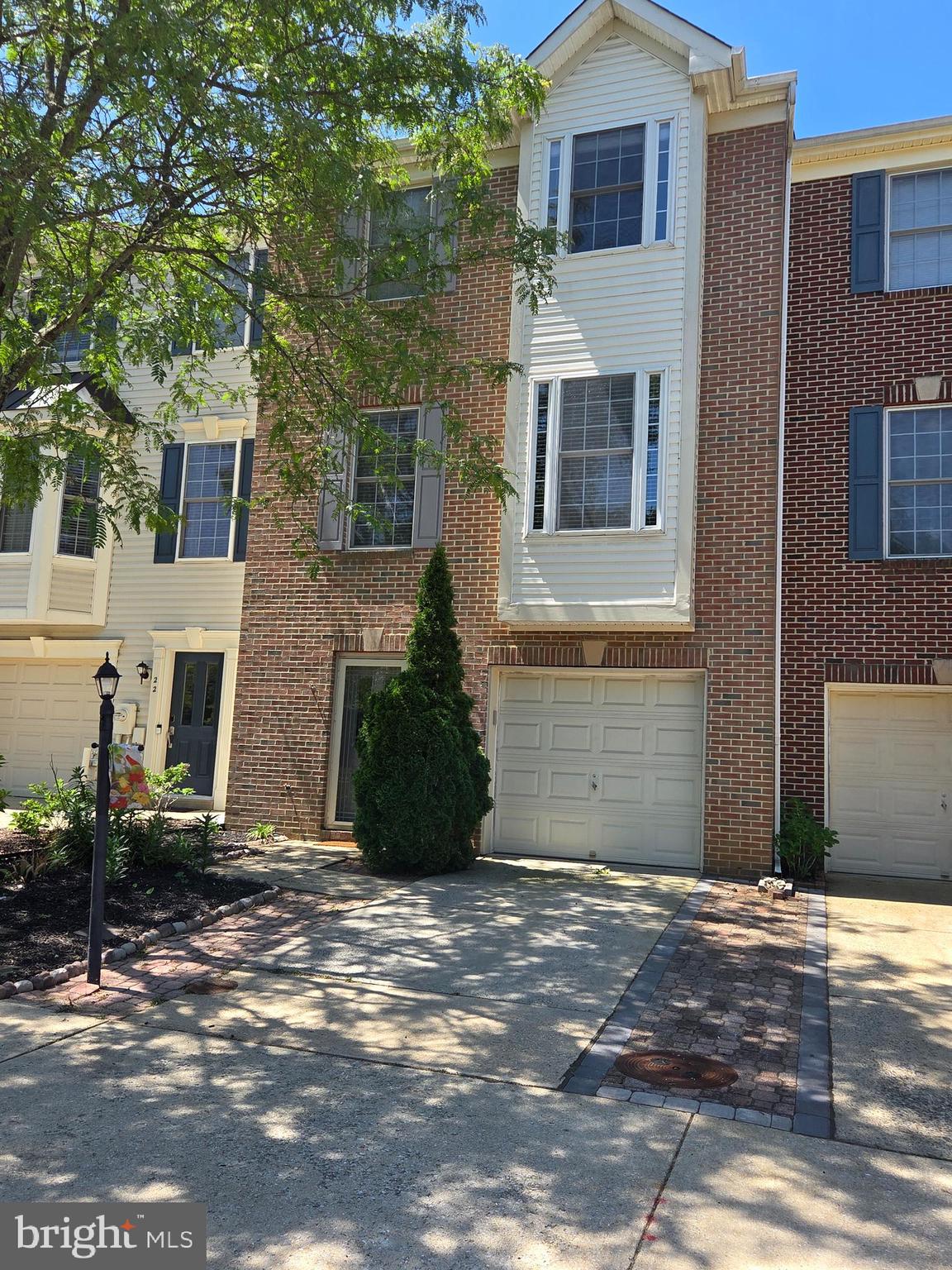 RIVER OAKS - Residential Lease