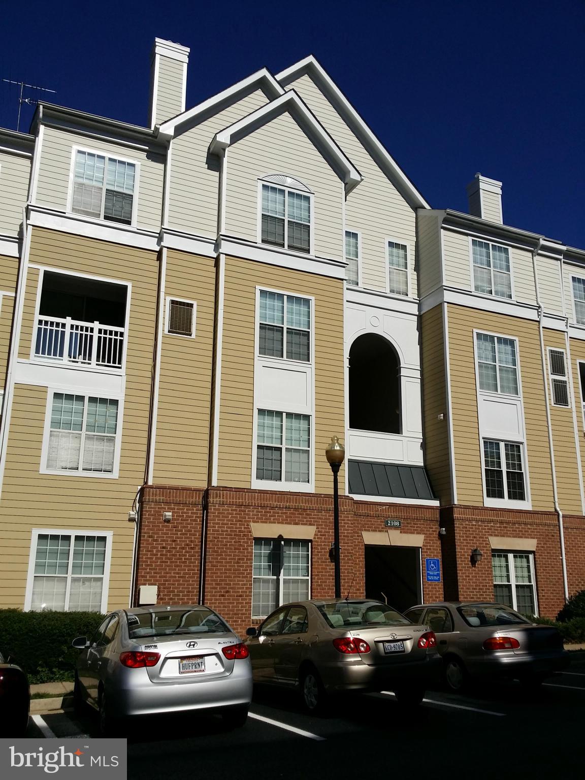 Beautiful condo in Worldgate community with gleaming floors, open layout, bright & spacious bedroom and living area with gas fireplace. Private patio area with space for a table and chairs. Kitchen with plenty of counter space and breakfast bar. Assigned end parking space close to the unit. Community clubhouse & pool! Located near Worldgate Centre. Come take a look - and bring your best offer!