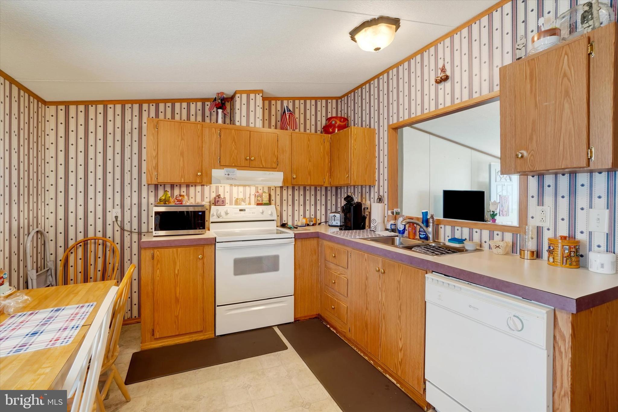 DEERFIELD VILLAGE MHP - Residential