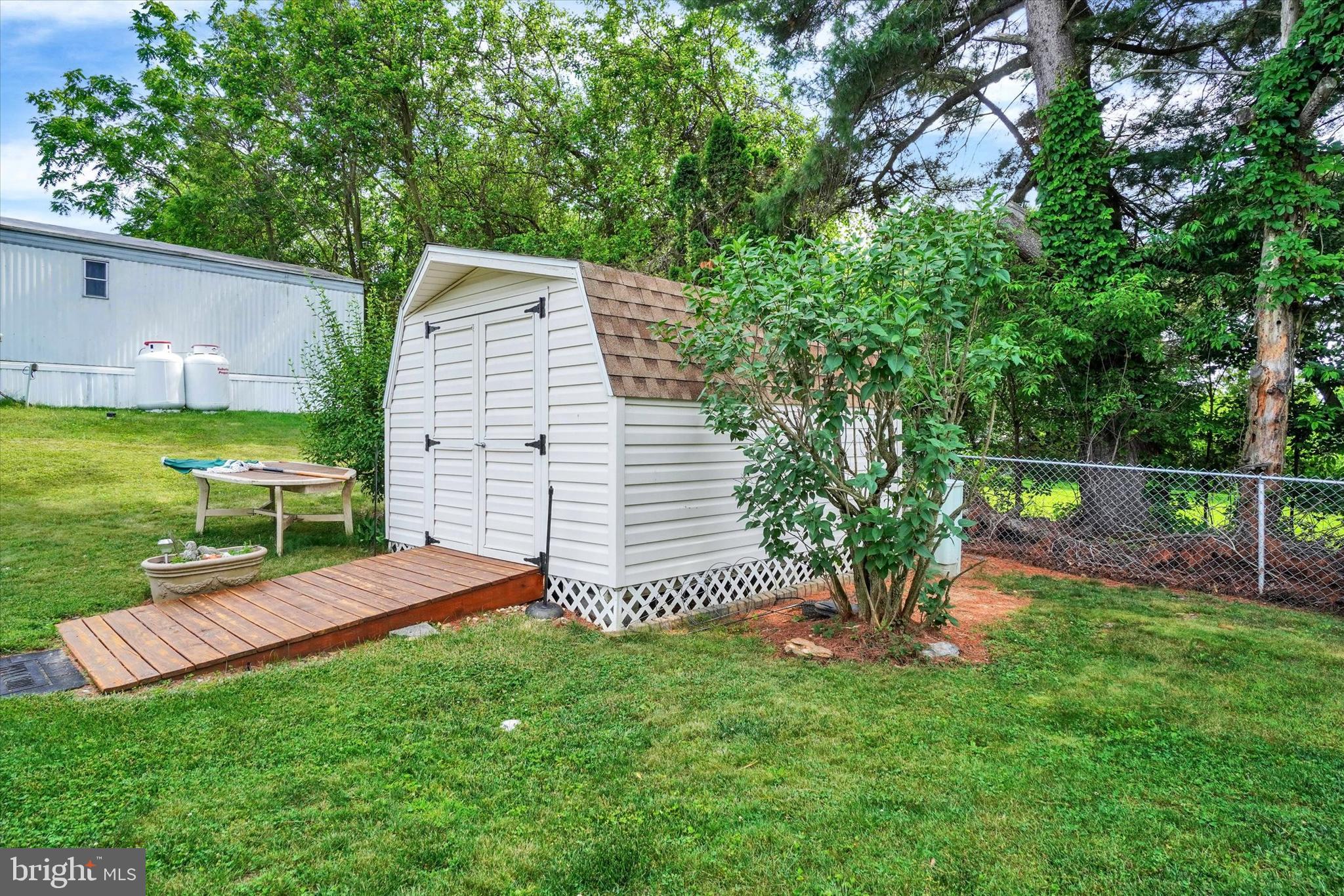 DEERFIELD VILLAGE MHP - Residential