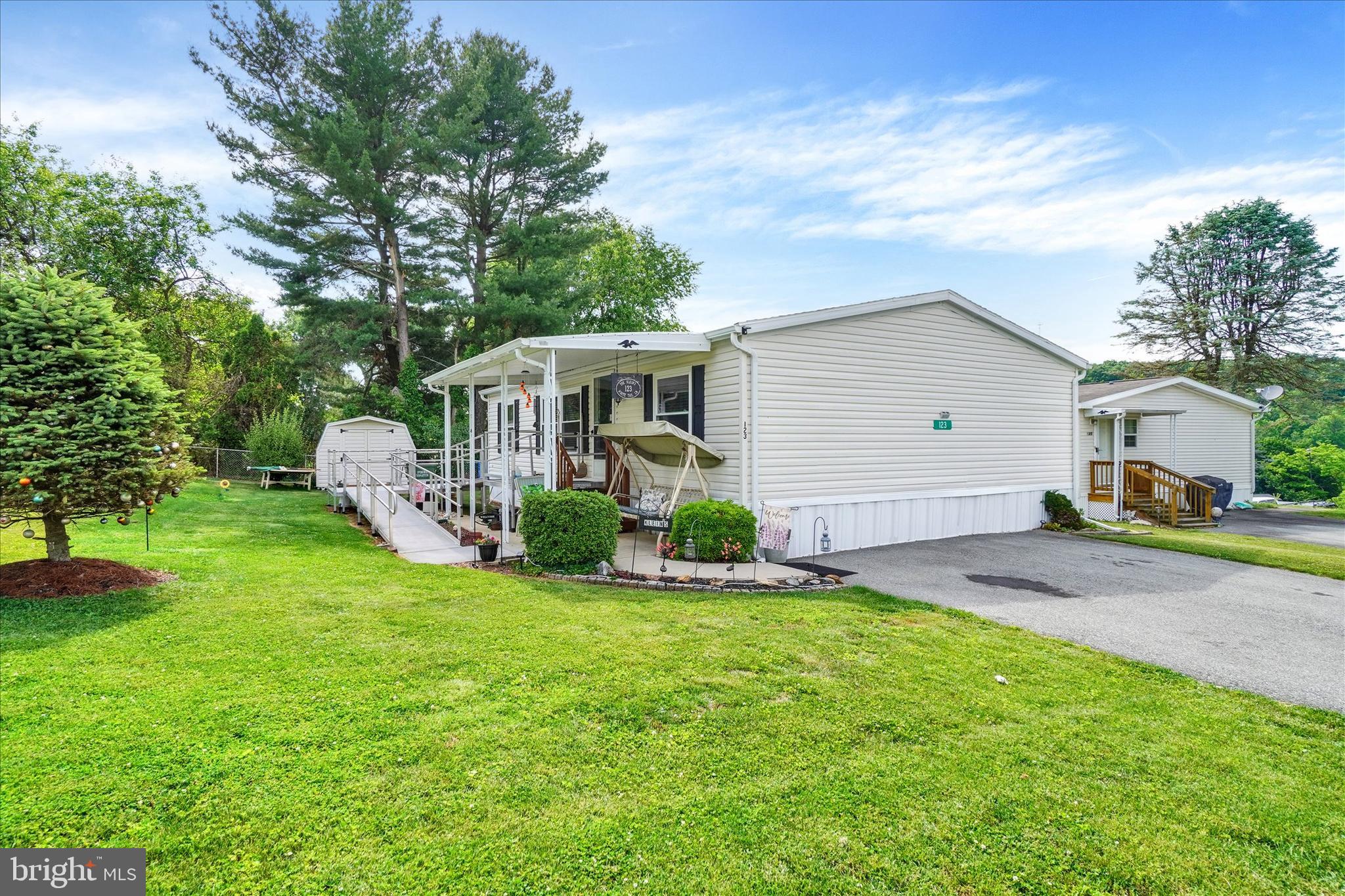 DEERFIELD VILLAGE MHP - Residential